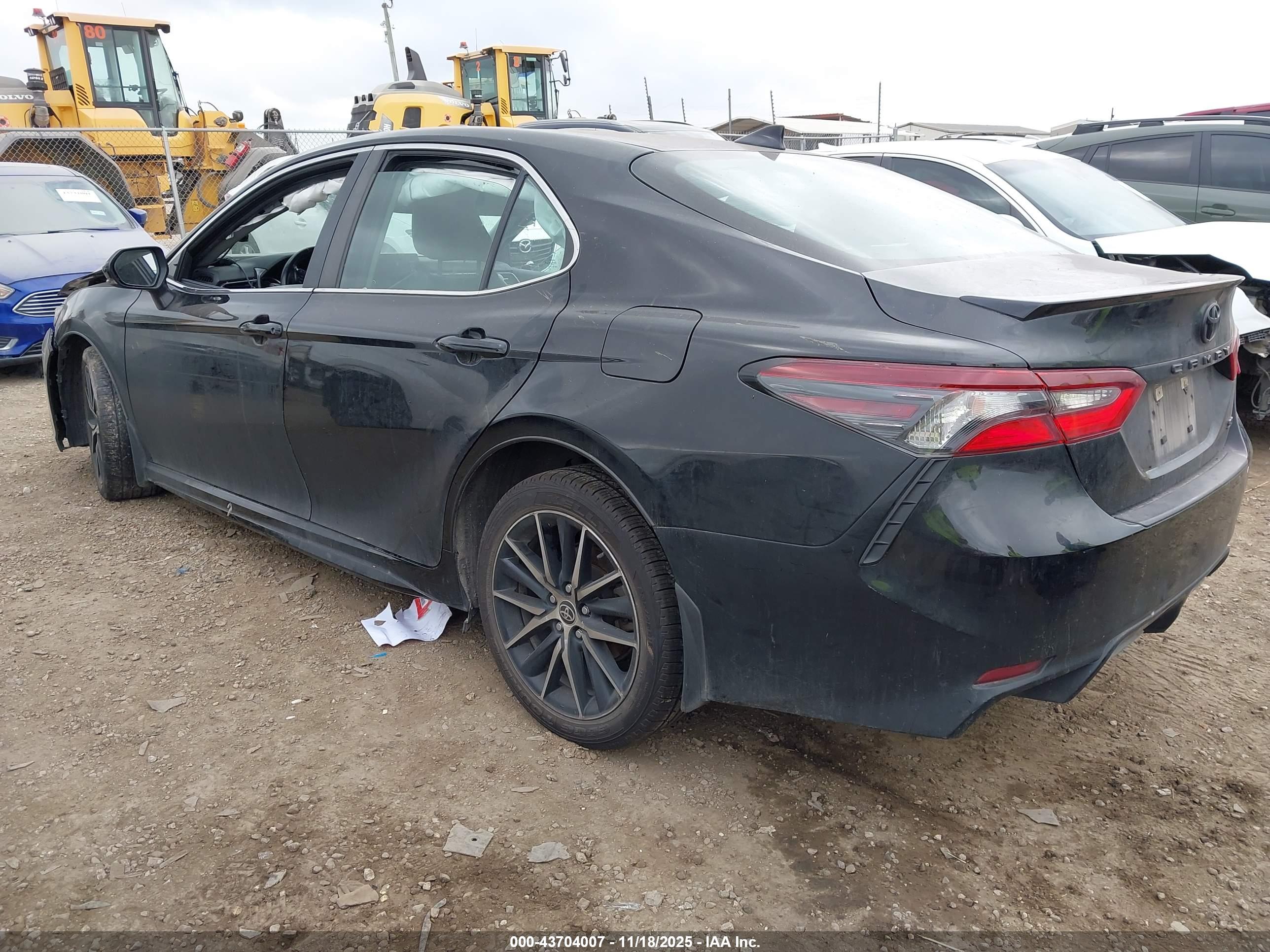 TOYOTA CAMRY image 3