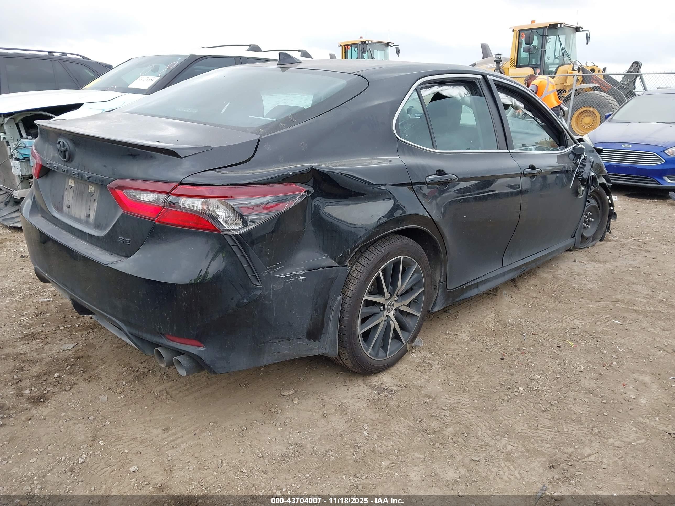TOYOTA CAMRY image 4