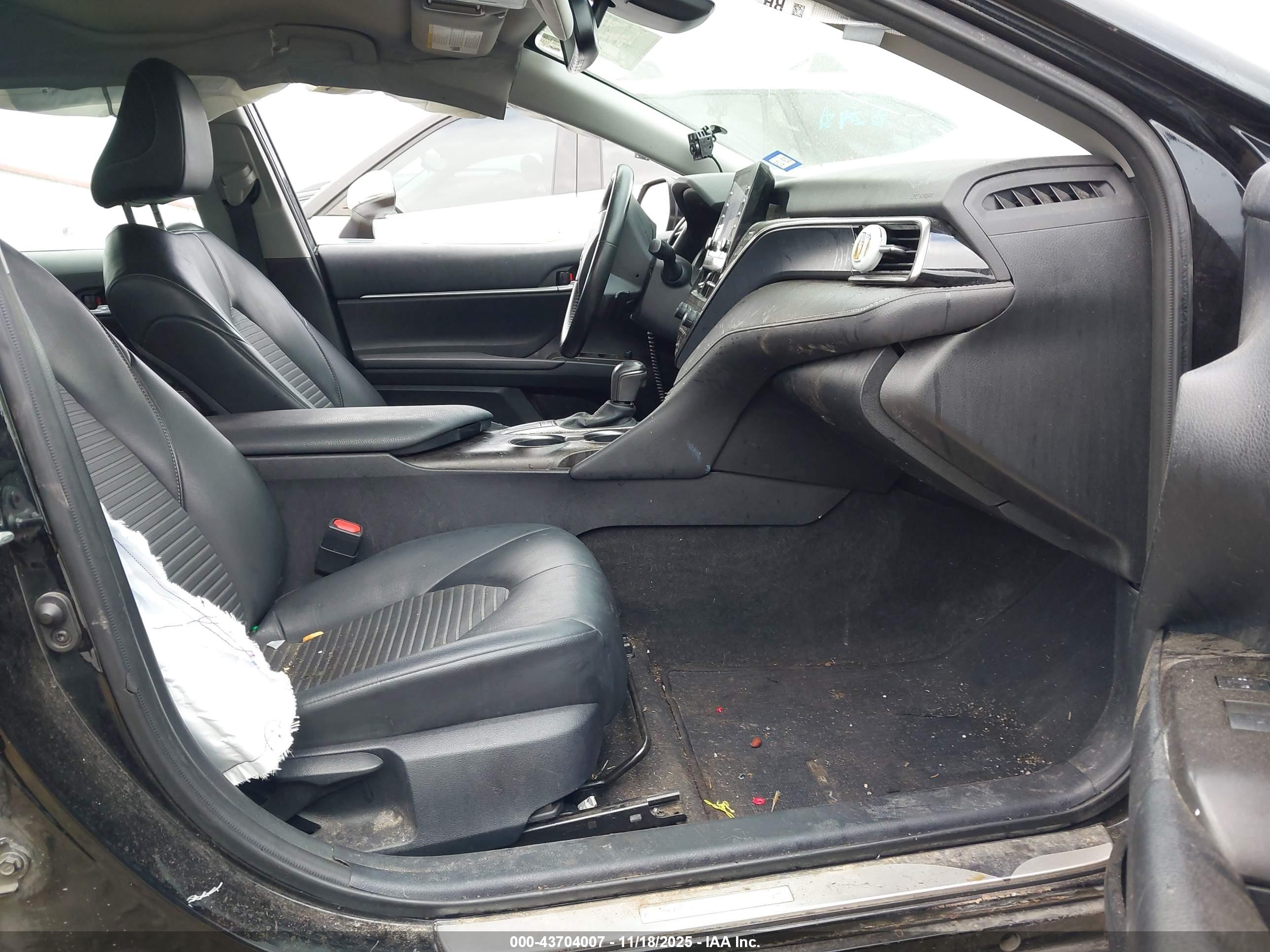 TOYOTA CAMRY image 5