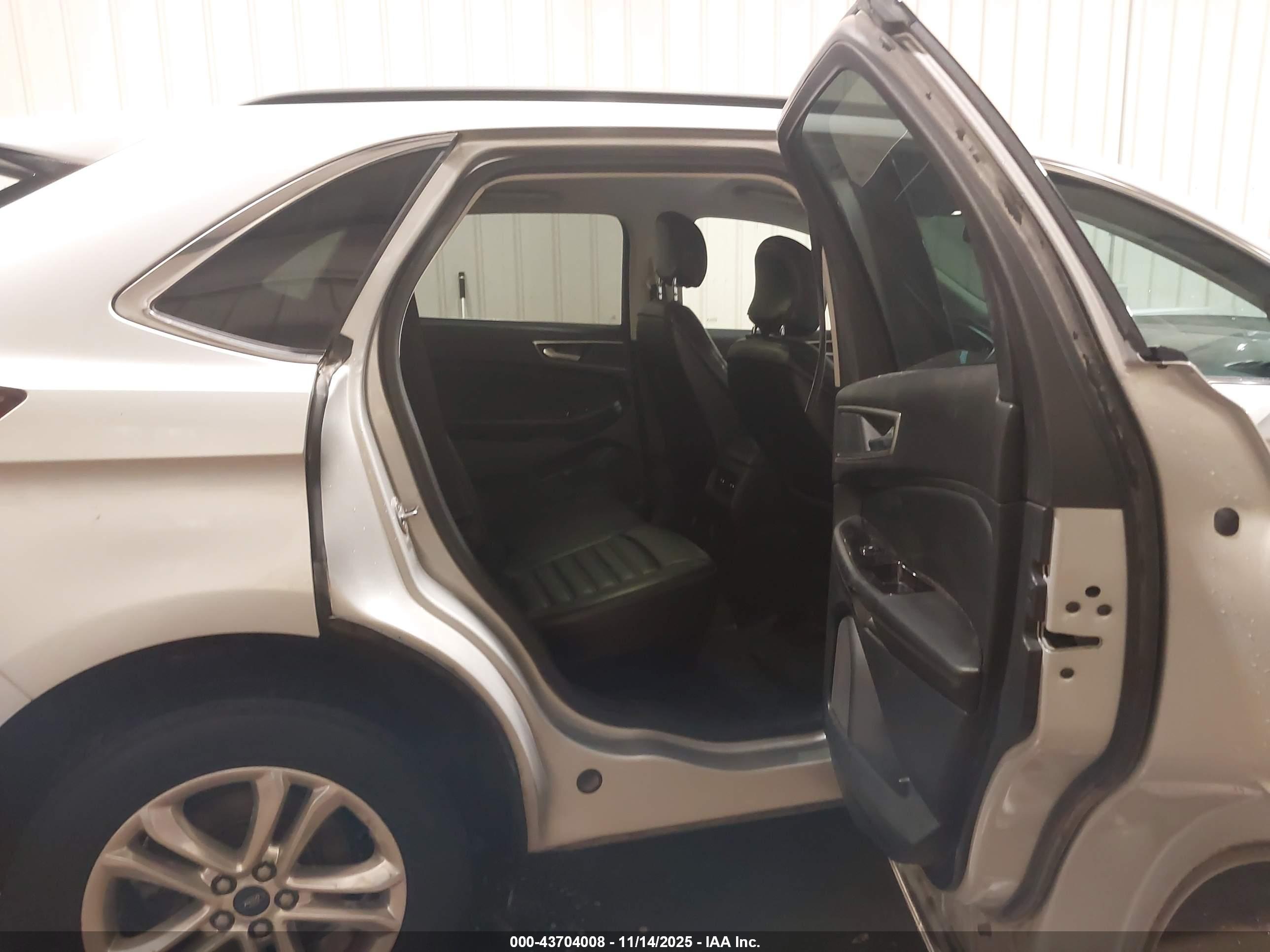 FORD EDGE image 8