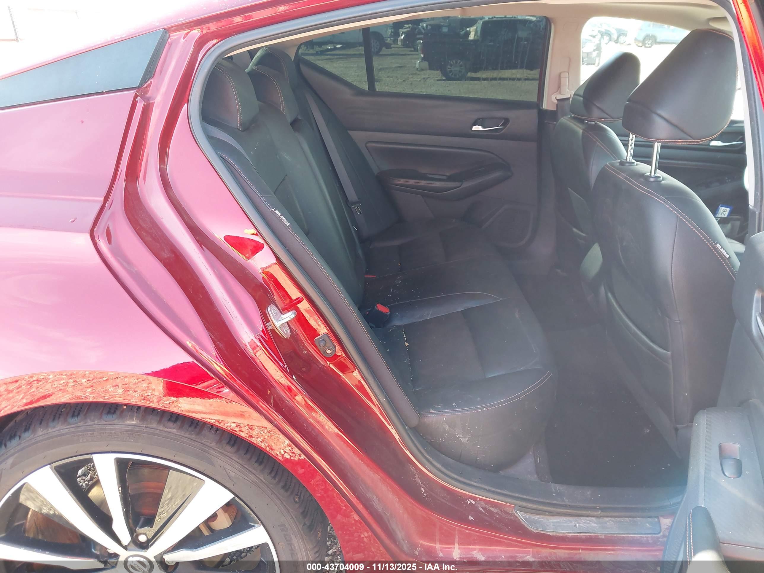 NISSAN ALTIMA image 8