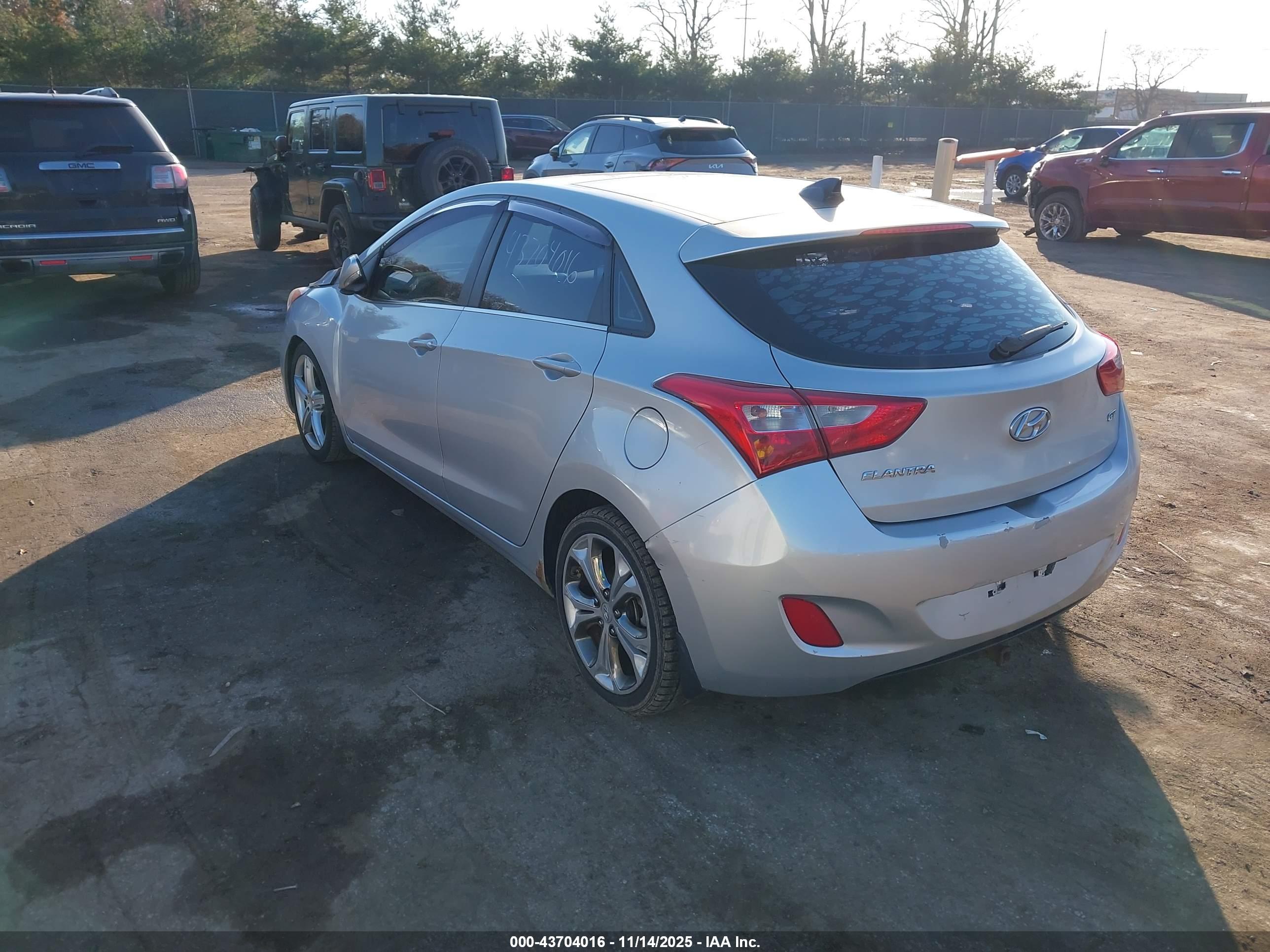 HYUNDAI ELANTRA image 3