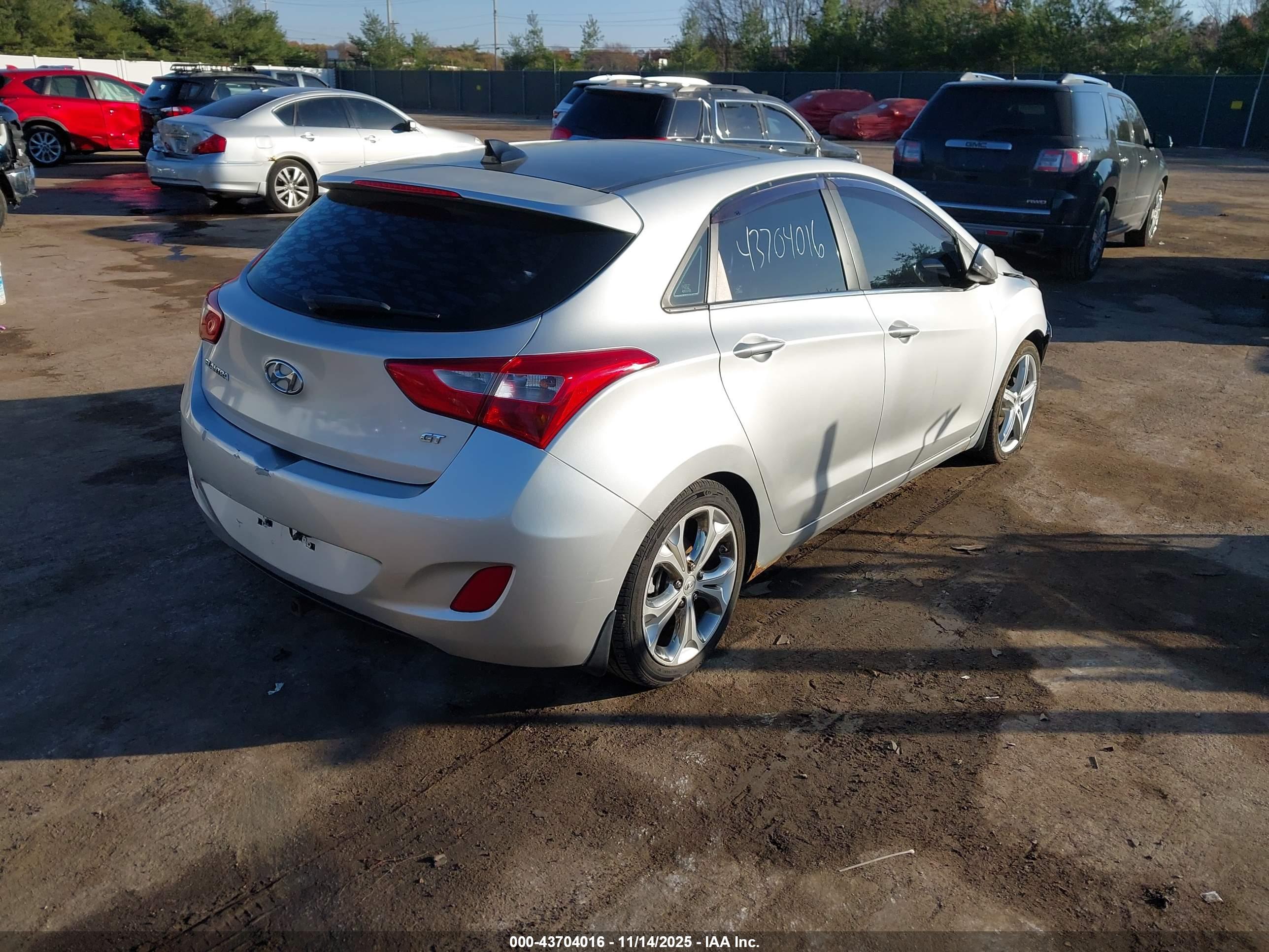 HYUNDAI ELANTRA image 4