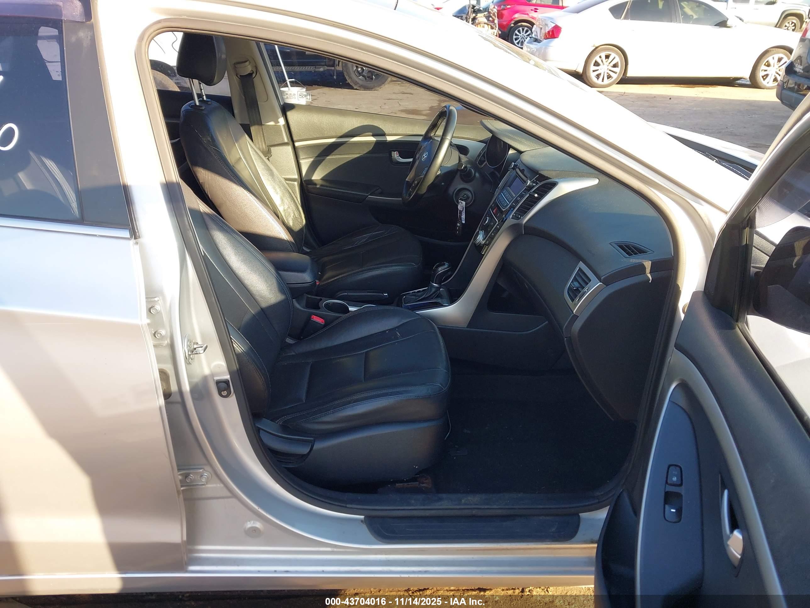HYUNDAI ELANTRA image 5