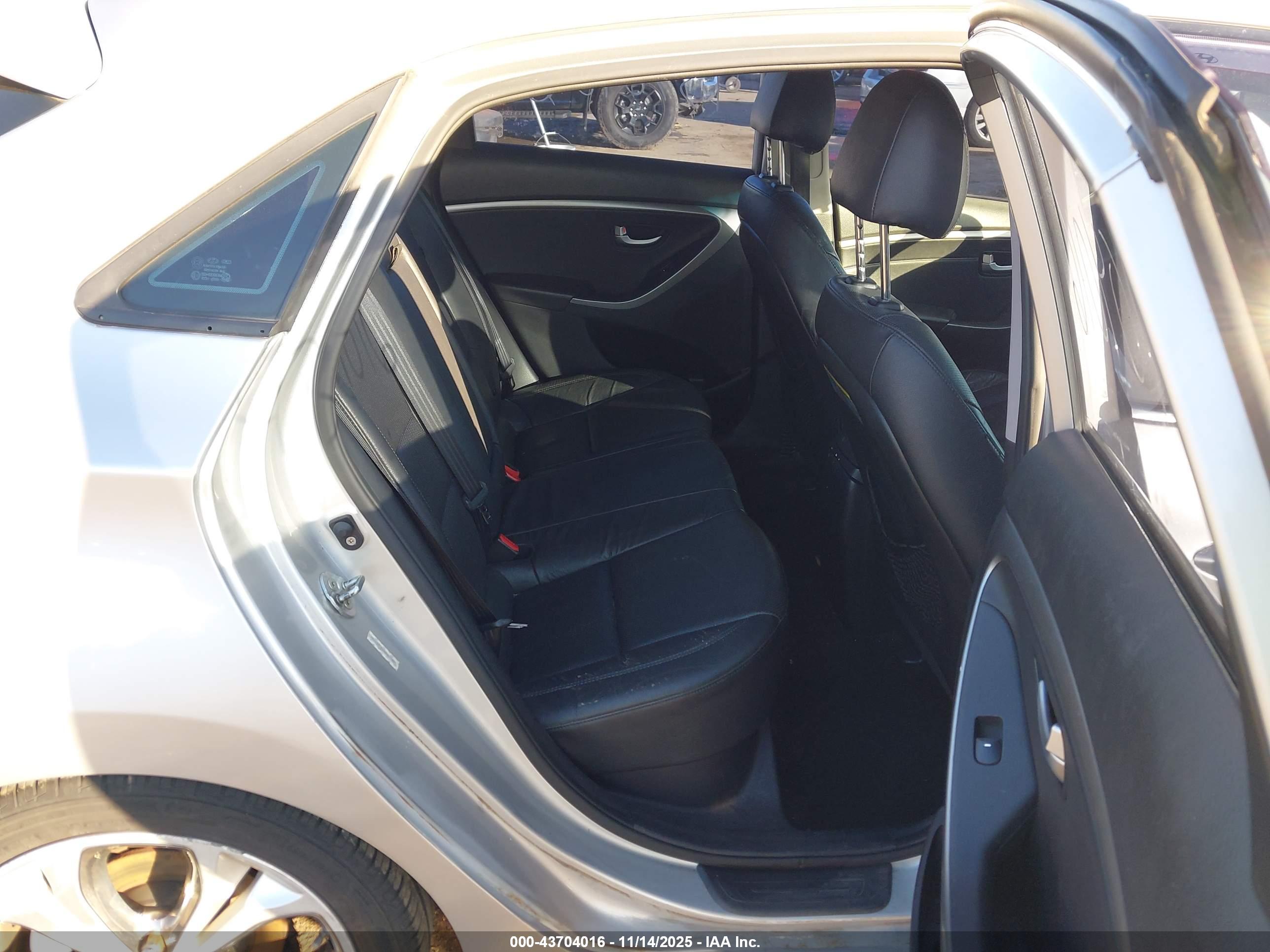 HYUNDAI ELANTRA image 8