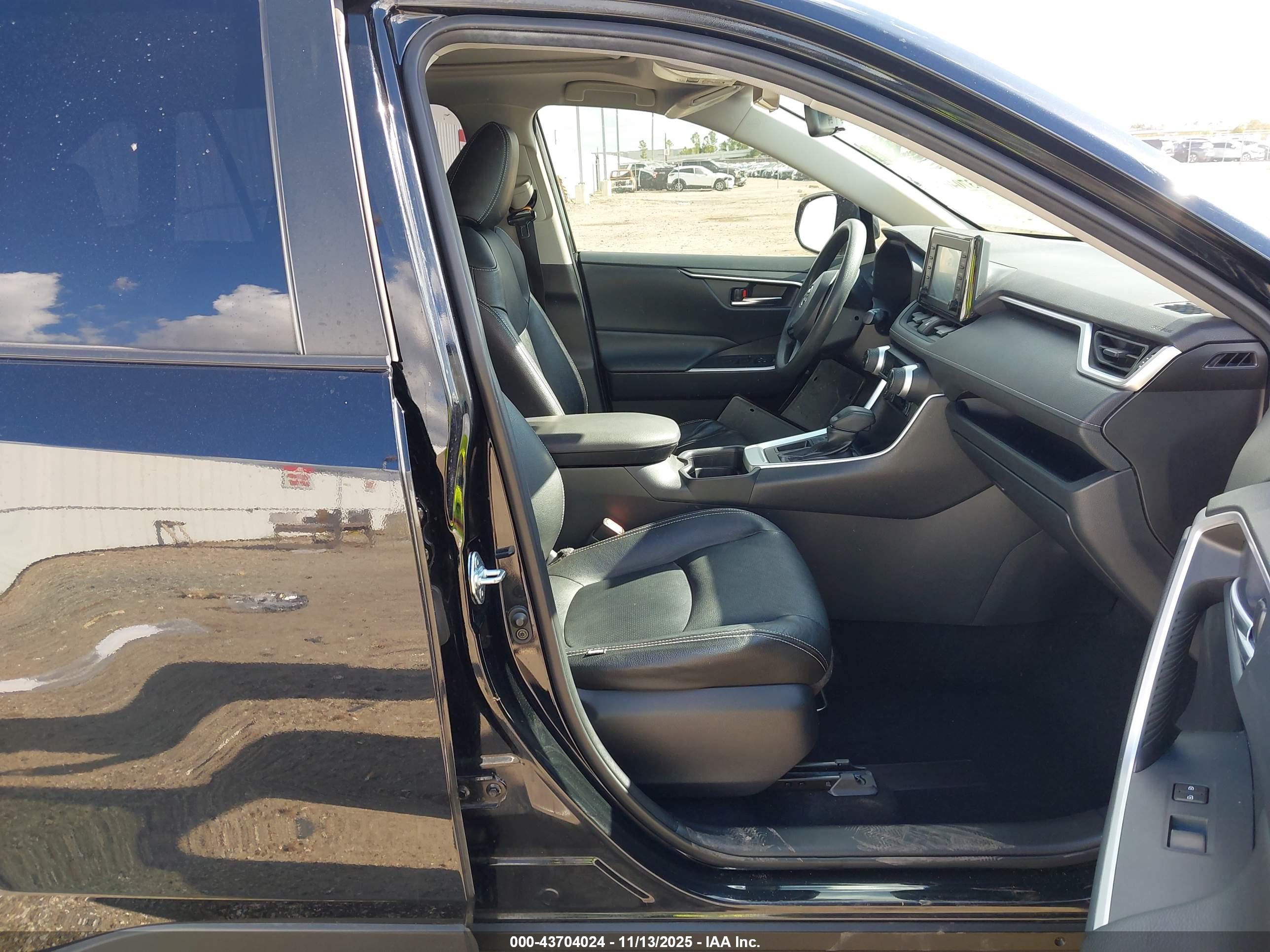 TOYOTA RAV4 image 5