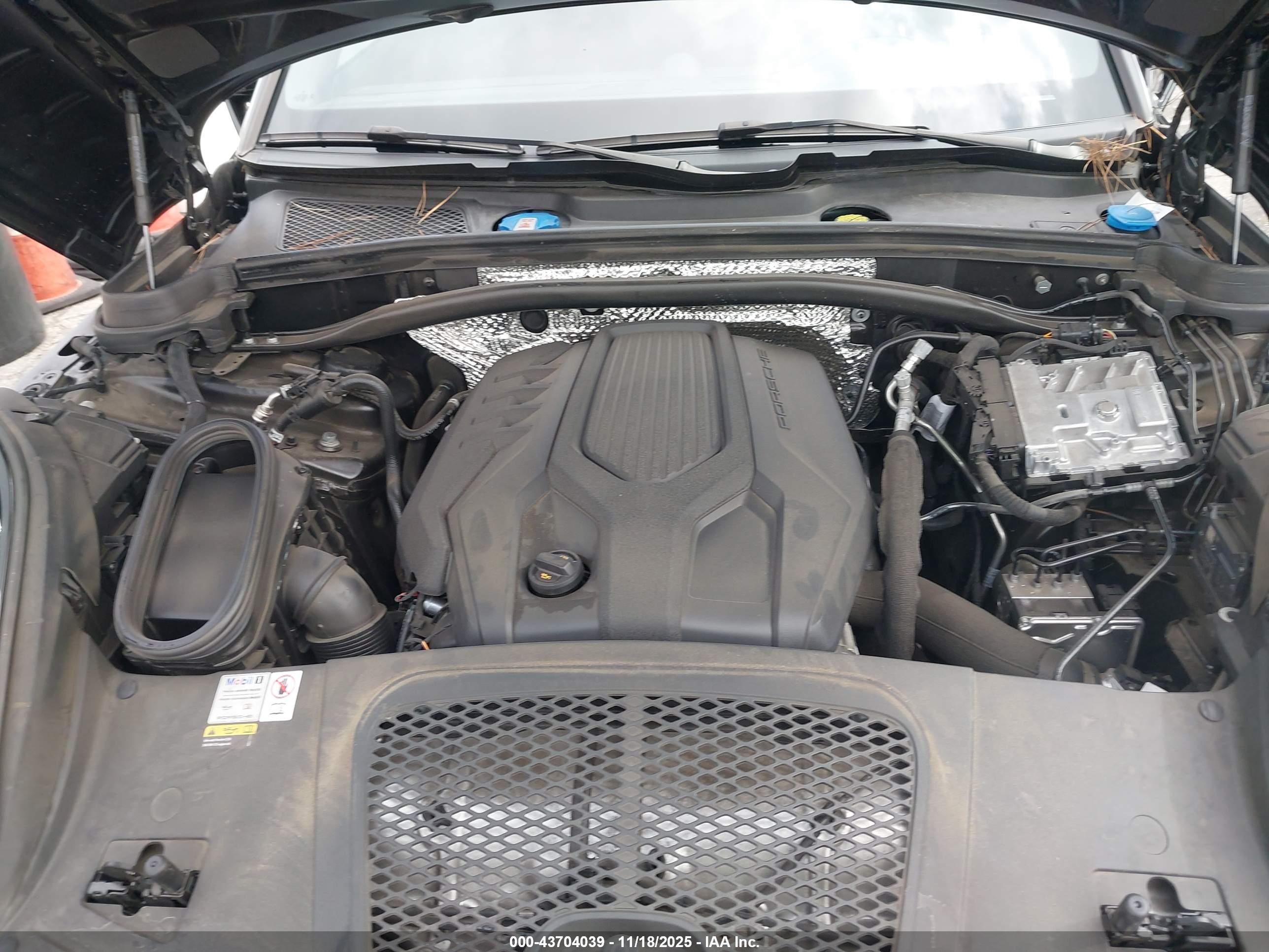 PORSCHE MACAN image 10
