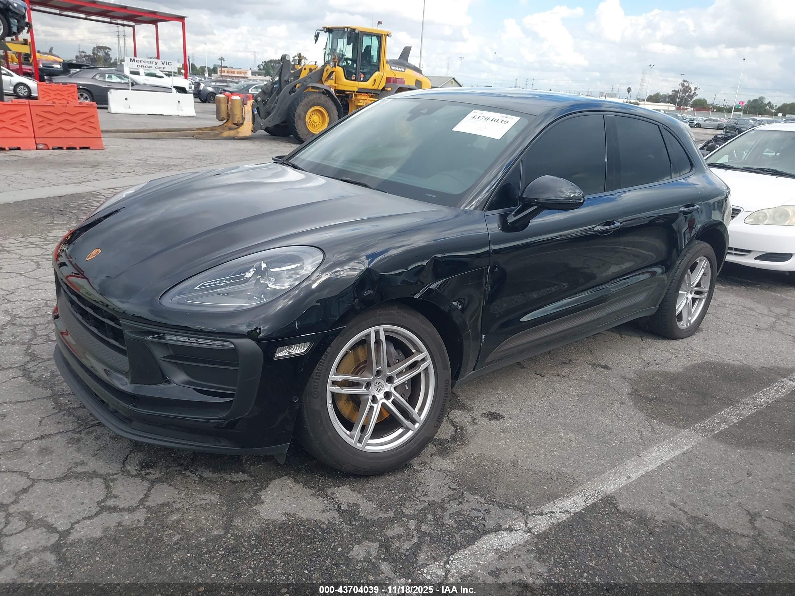 PORSCHE MACAN image 2