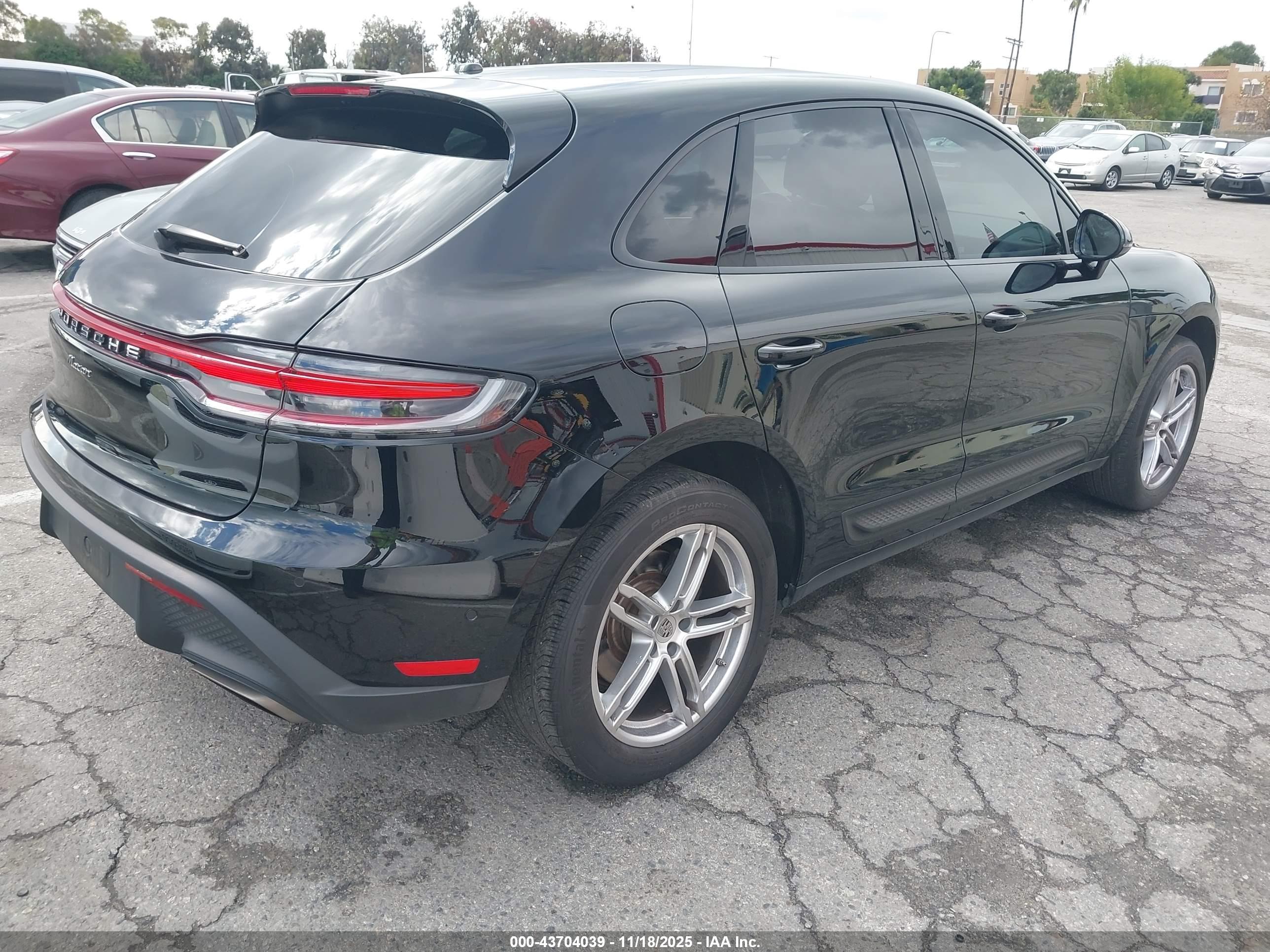 PORSCHE MACAN image 4