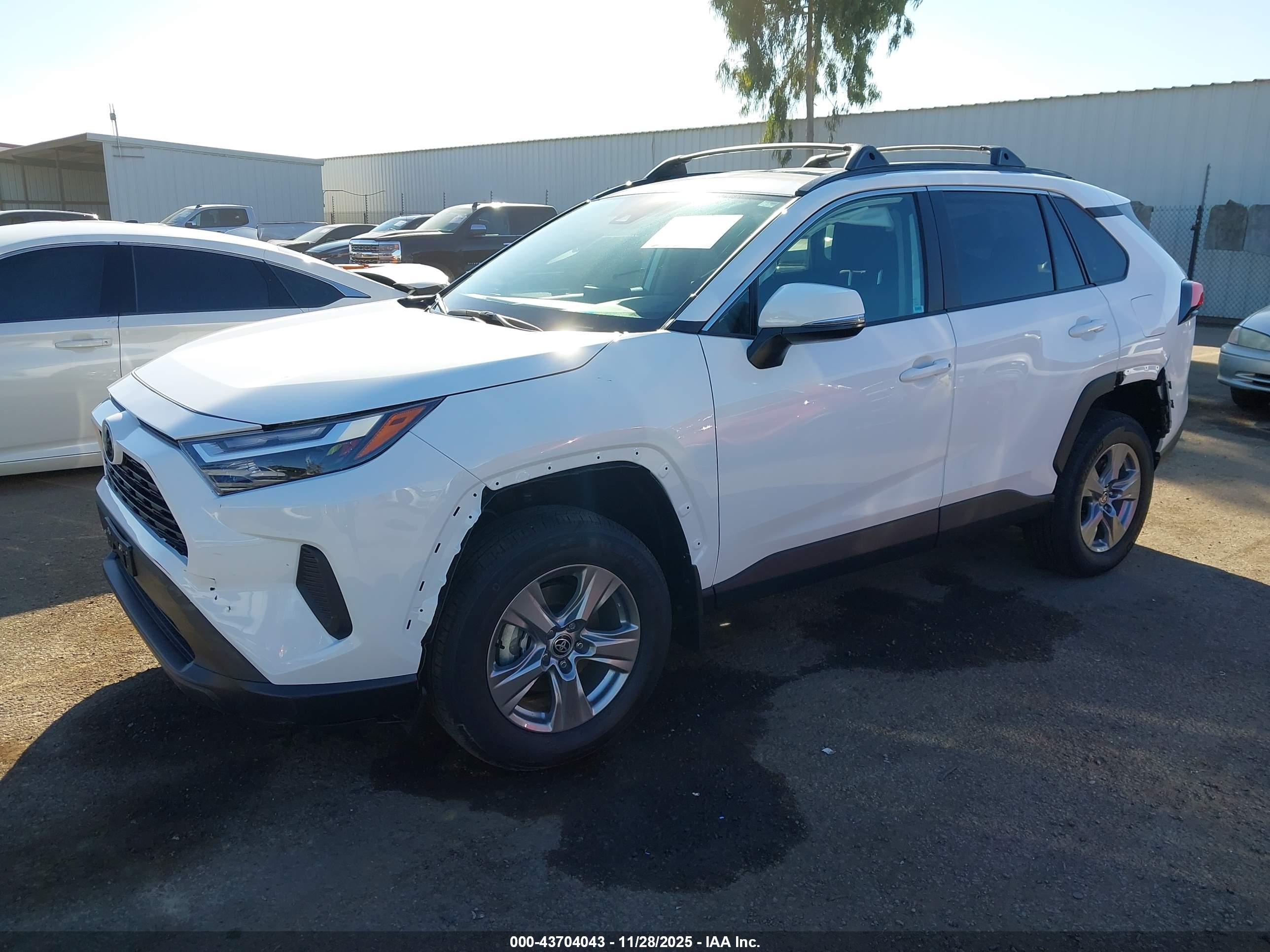 TOYOTA RAV4 image 2