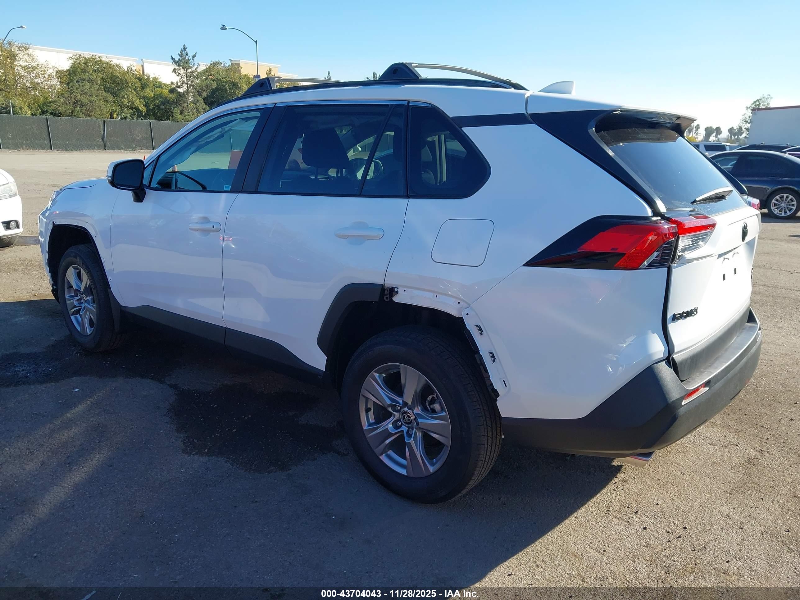 TOYOTA RAV4 image 3