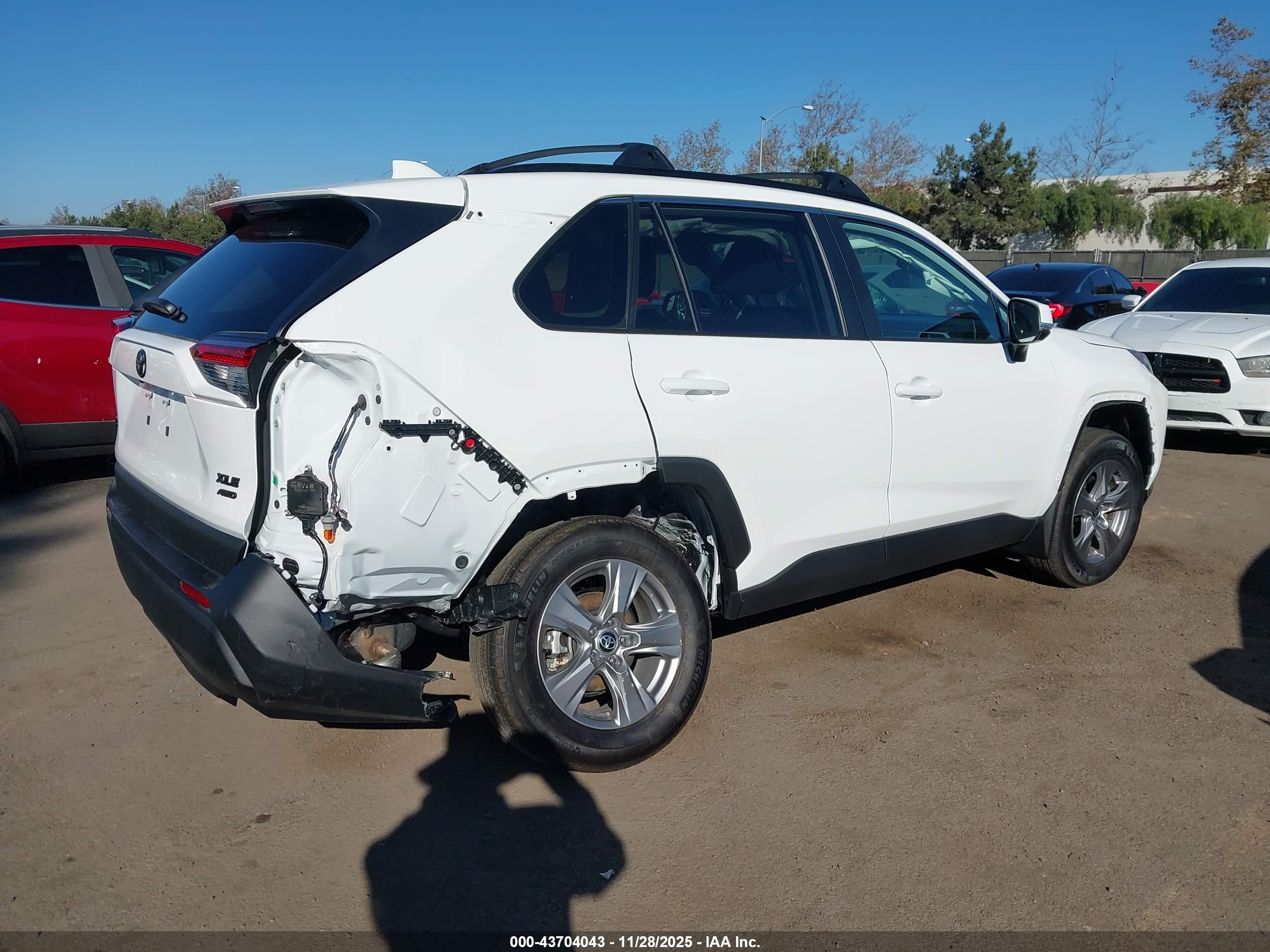 TOYOTA RAV4 image 4