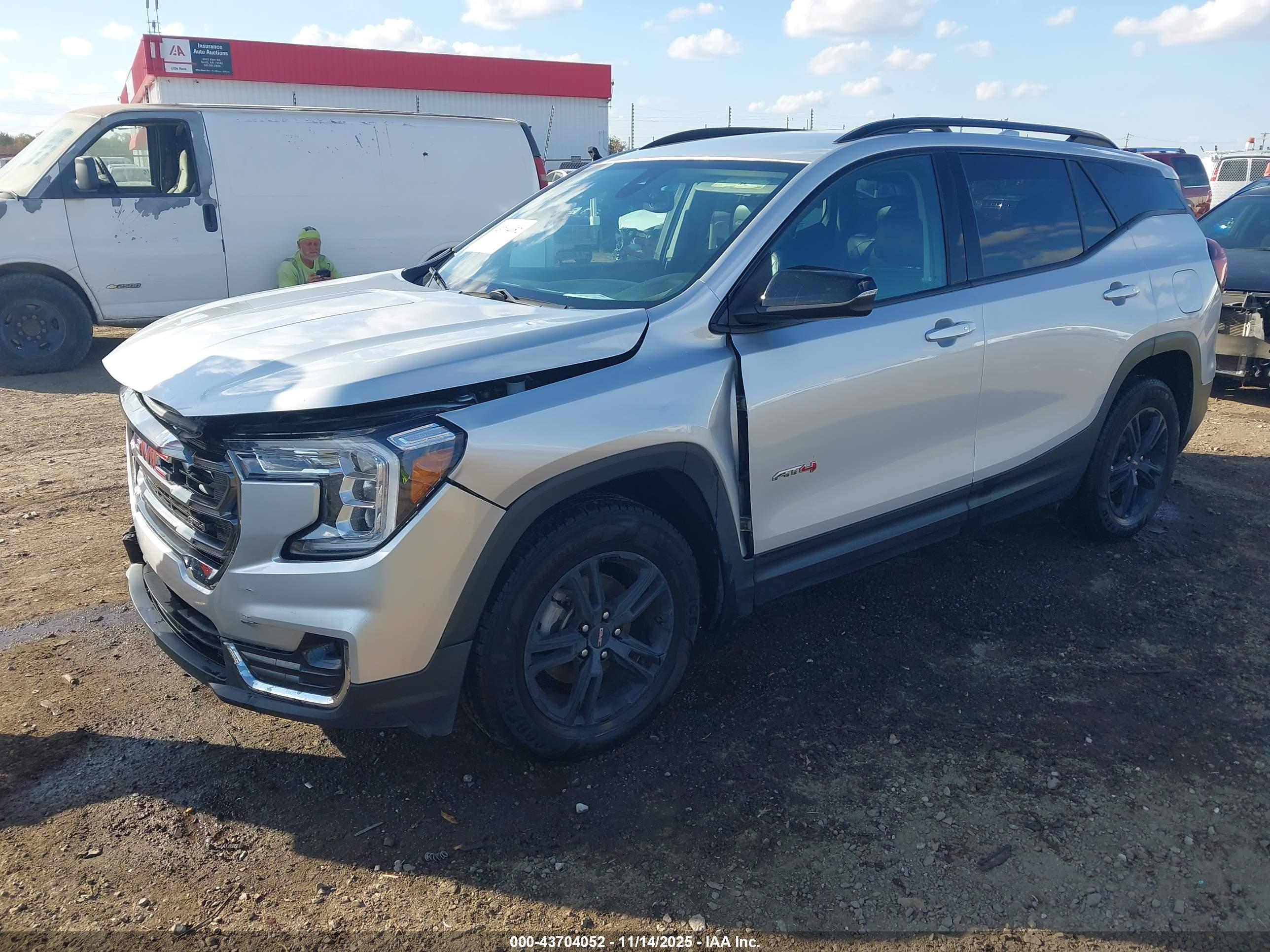 GMC TERRAIN image 2
