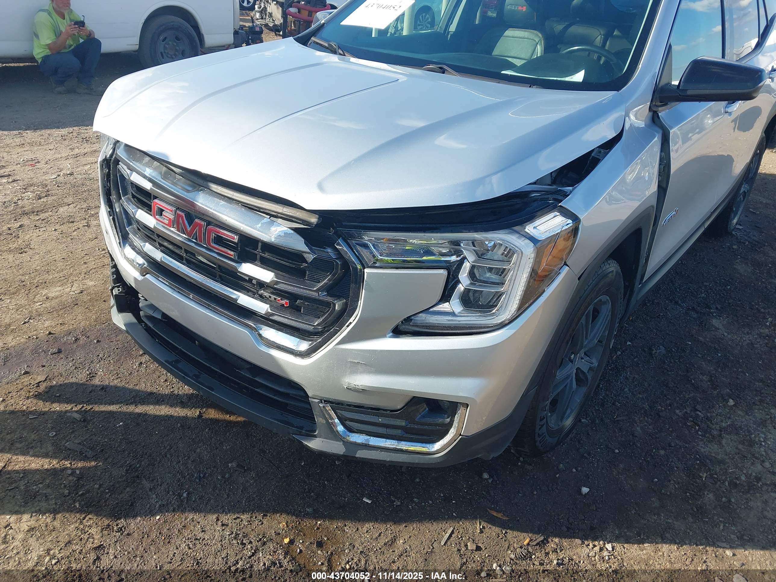 GMC TERRAIN image 6