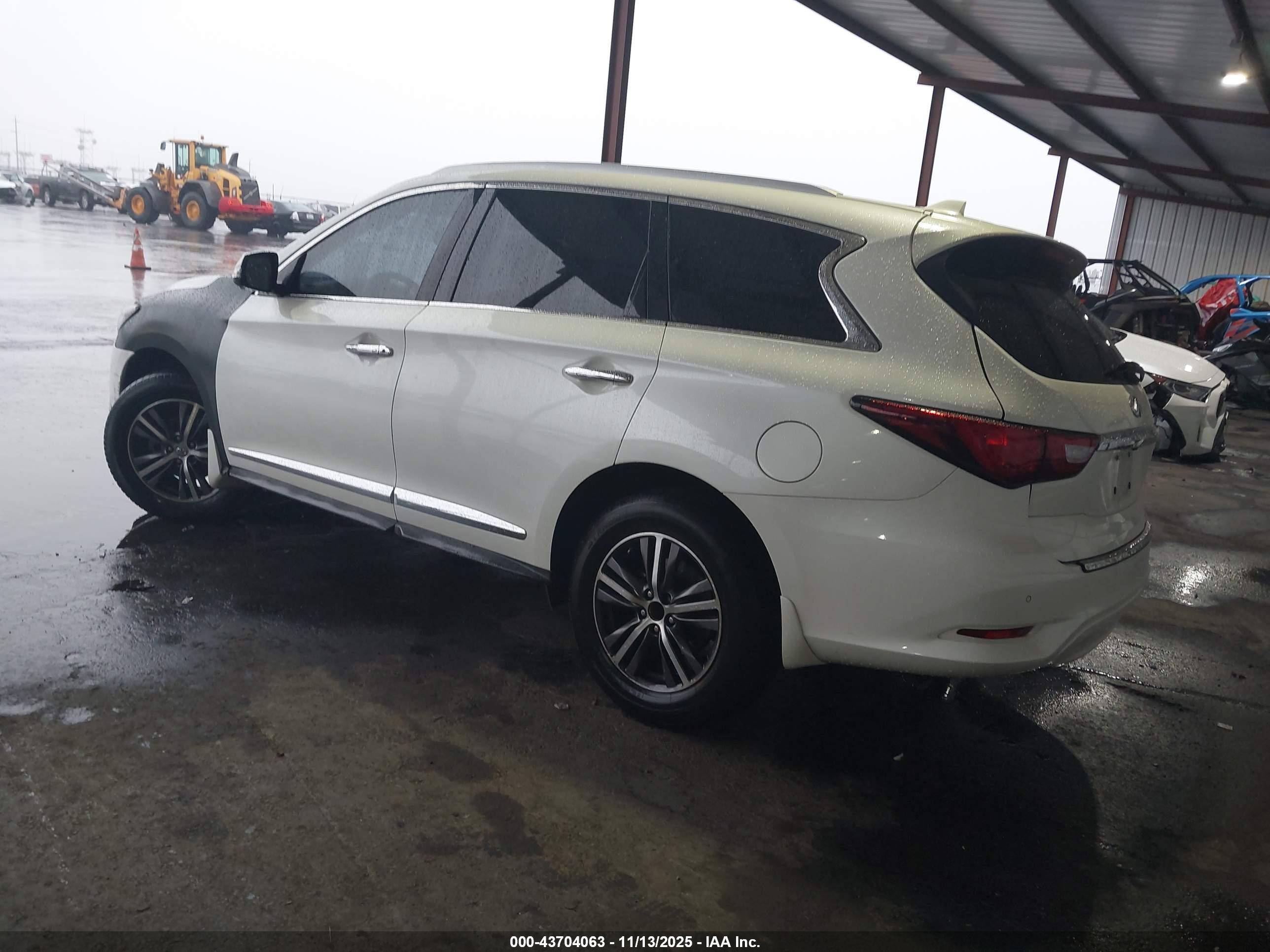 INFINITI QX60 image 3