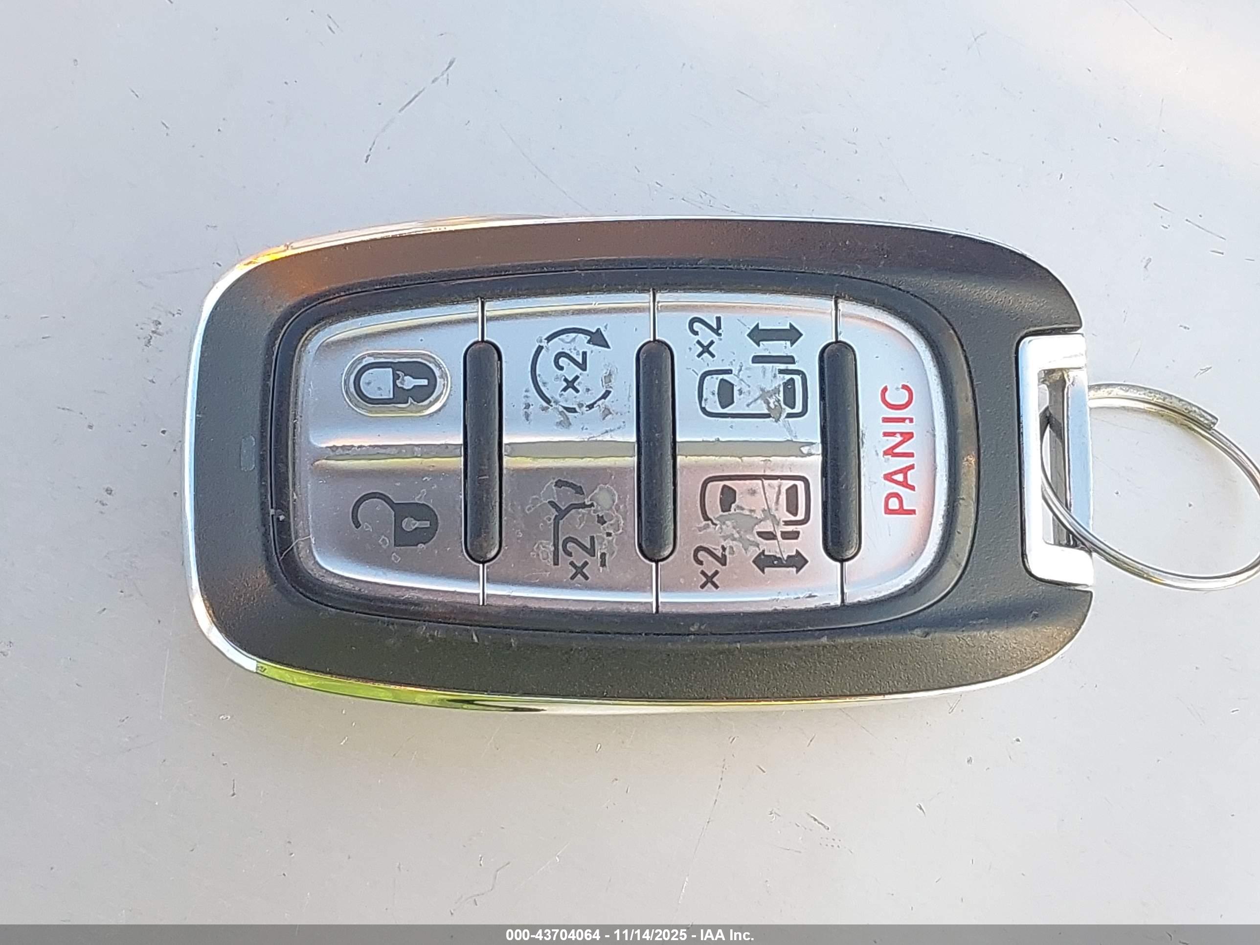 CHRYSLER PACIFICA image 11