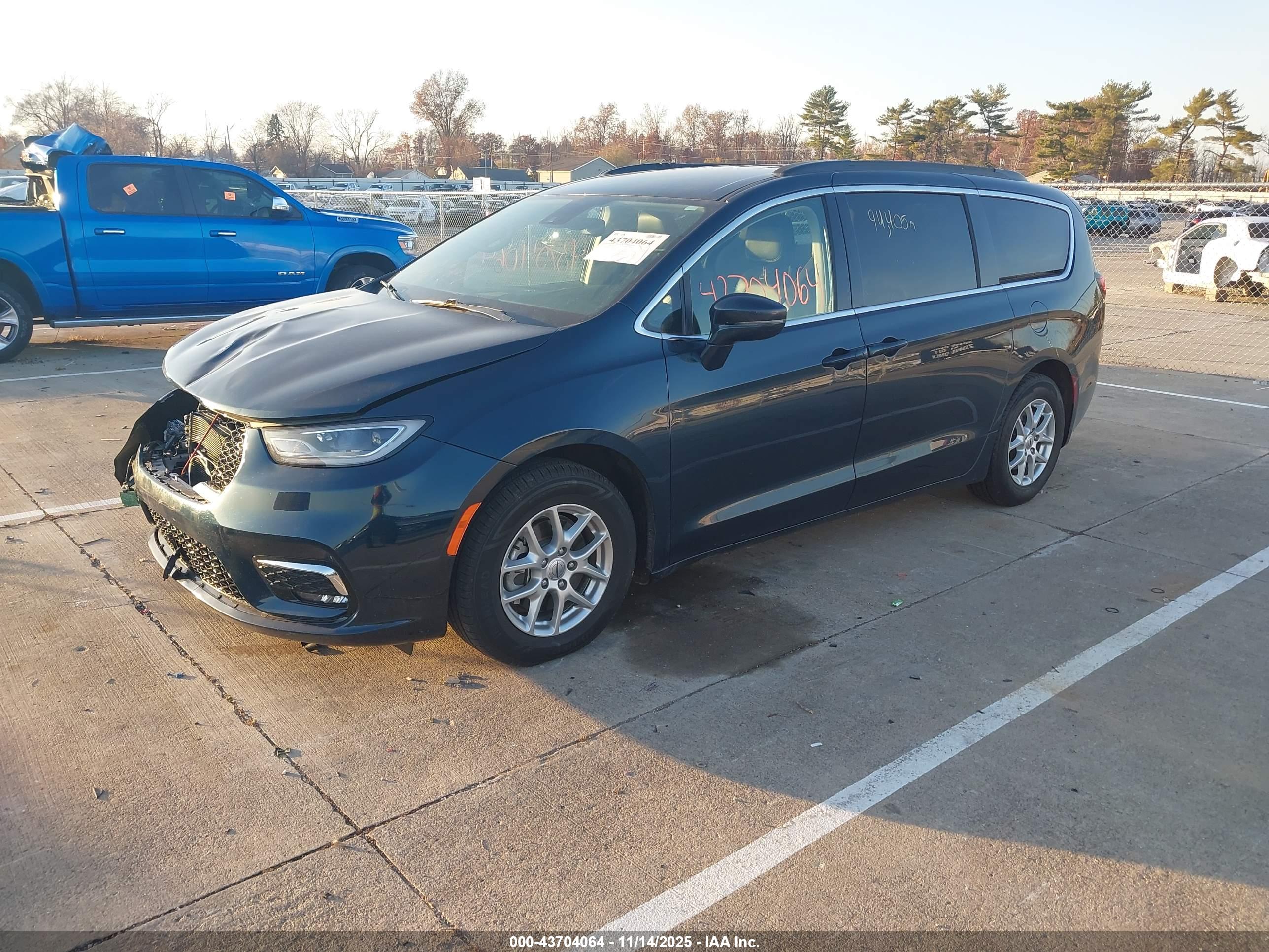 CHRYSLER PACIFICA image 2