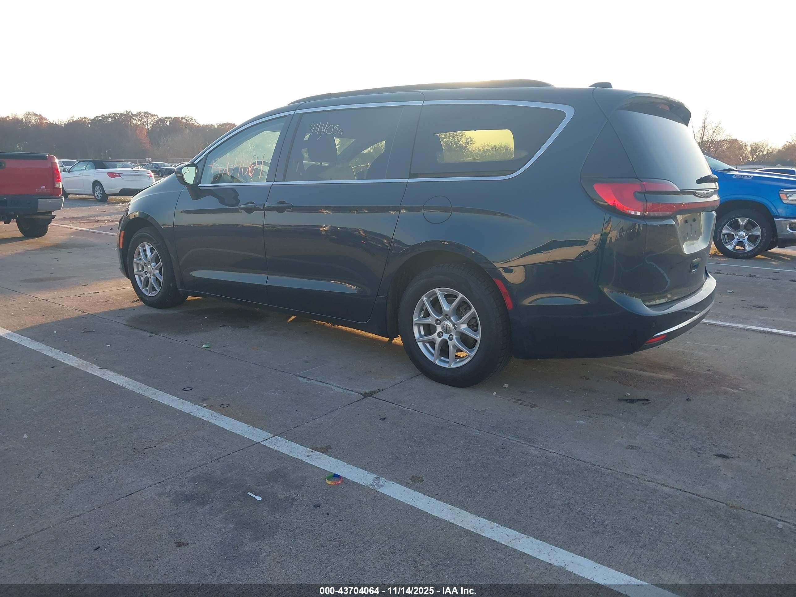 CHRYSLER PACIFICA image 3
