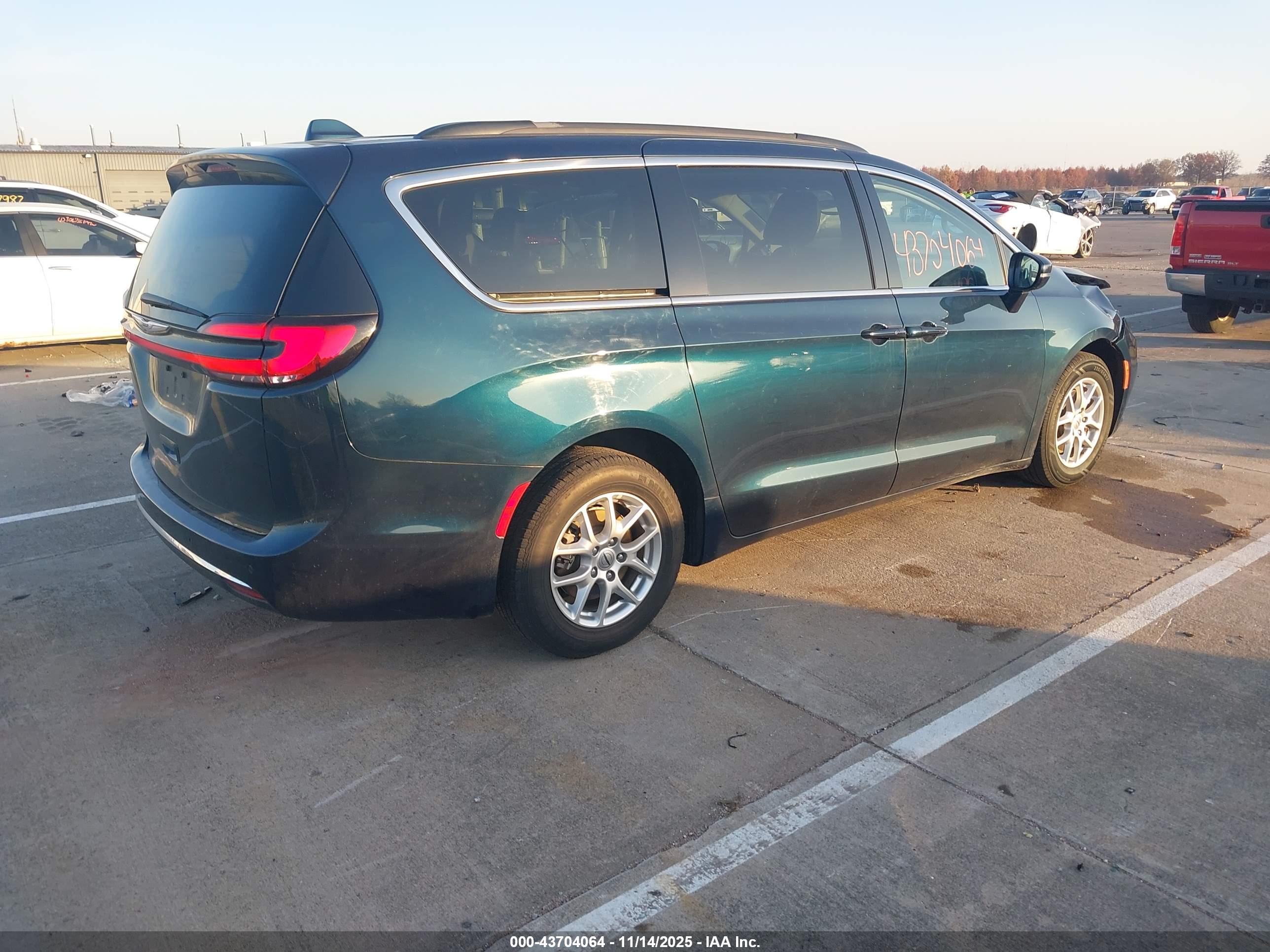 CHRYSLER PACIFICA image 4