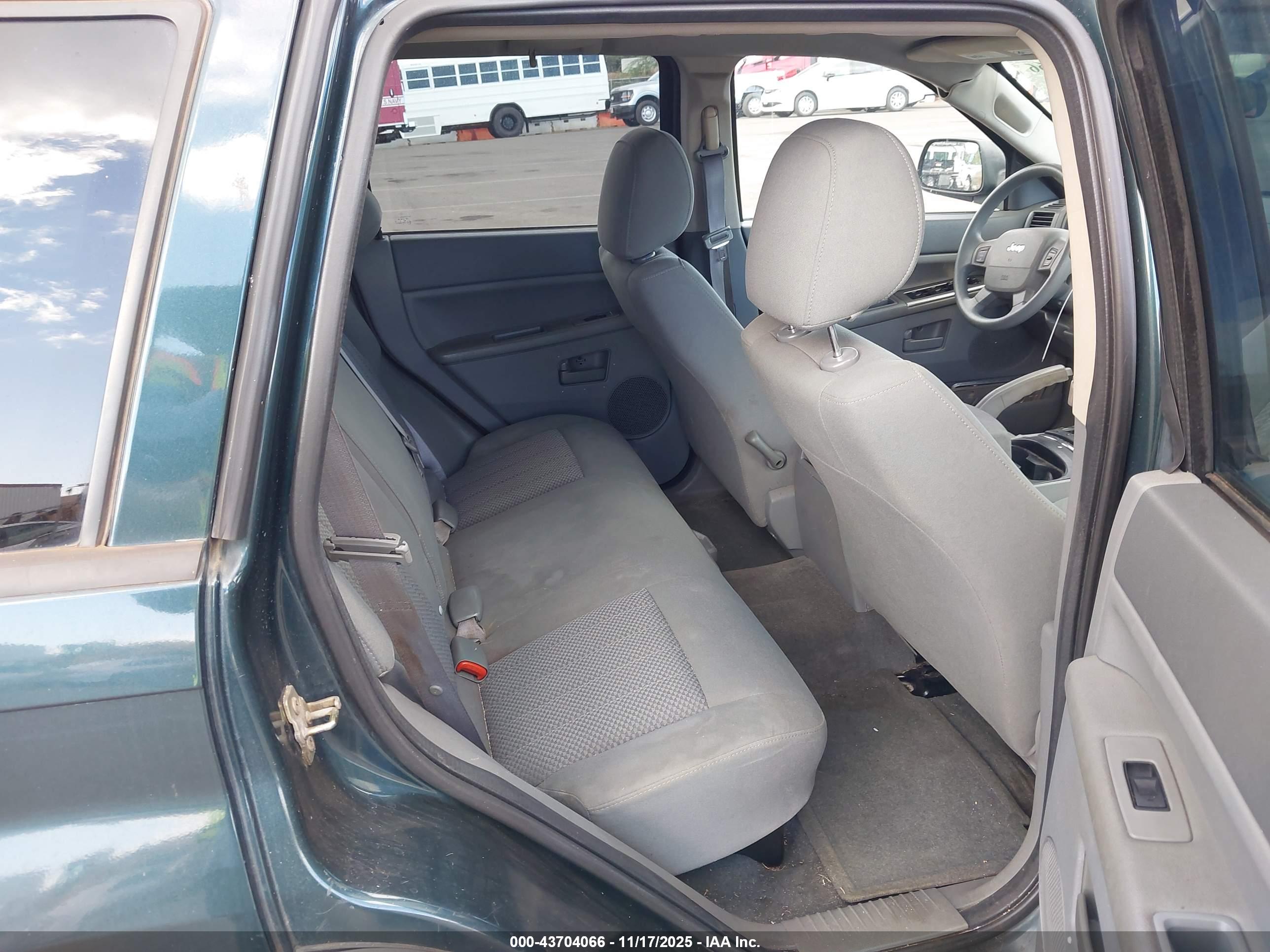 JEEP GRAND image 8