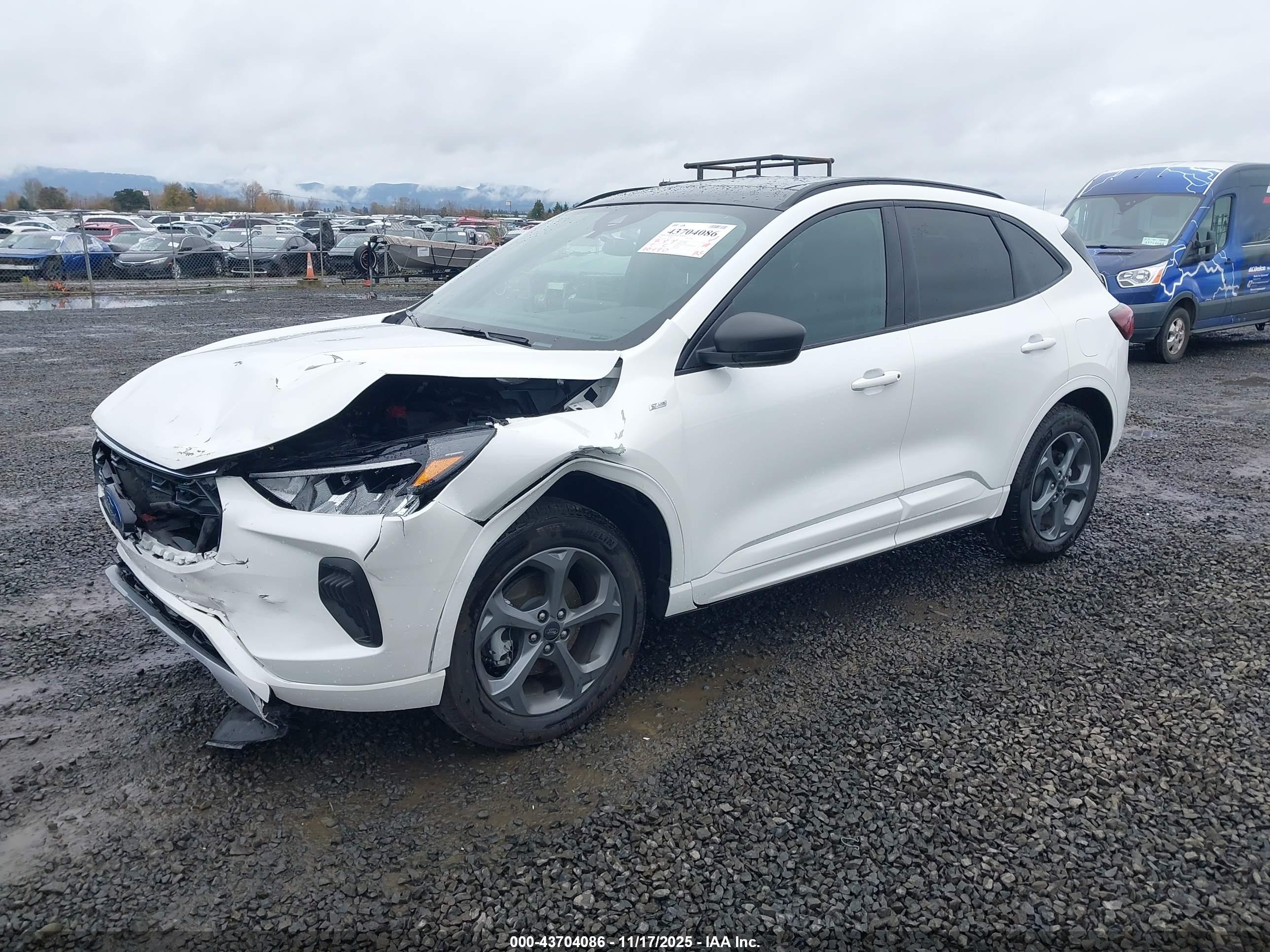 FORD ESCAPE image 2
