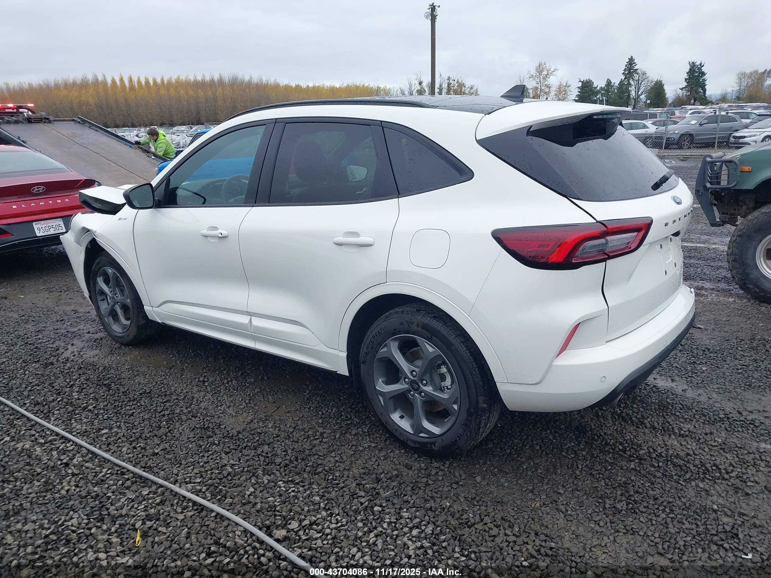 FORD ESCAPE image 3