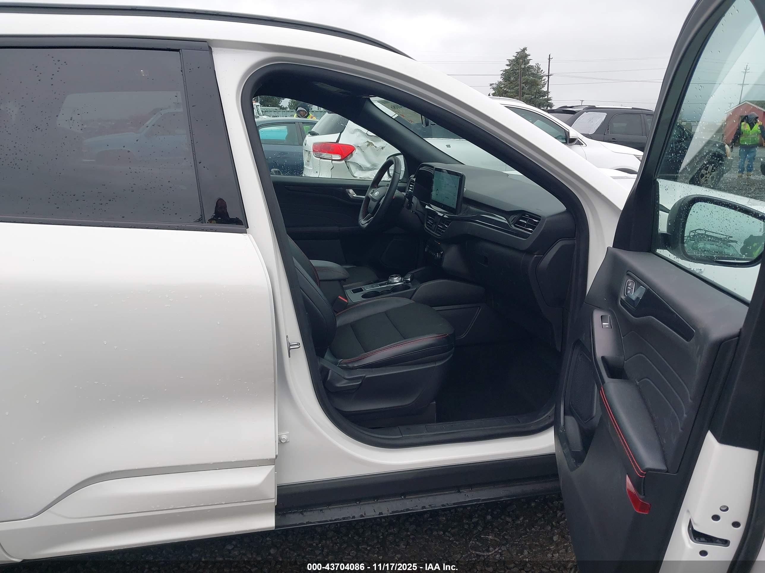 FORD ESCAPE image 5