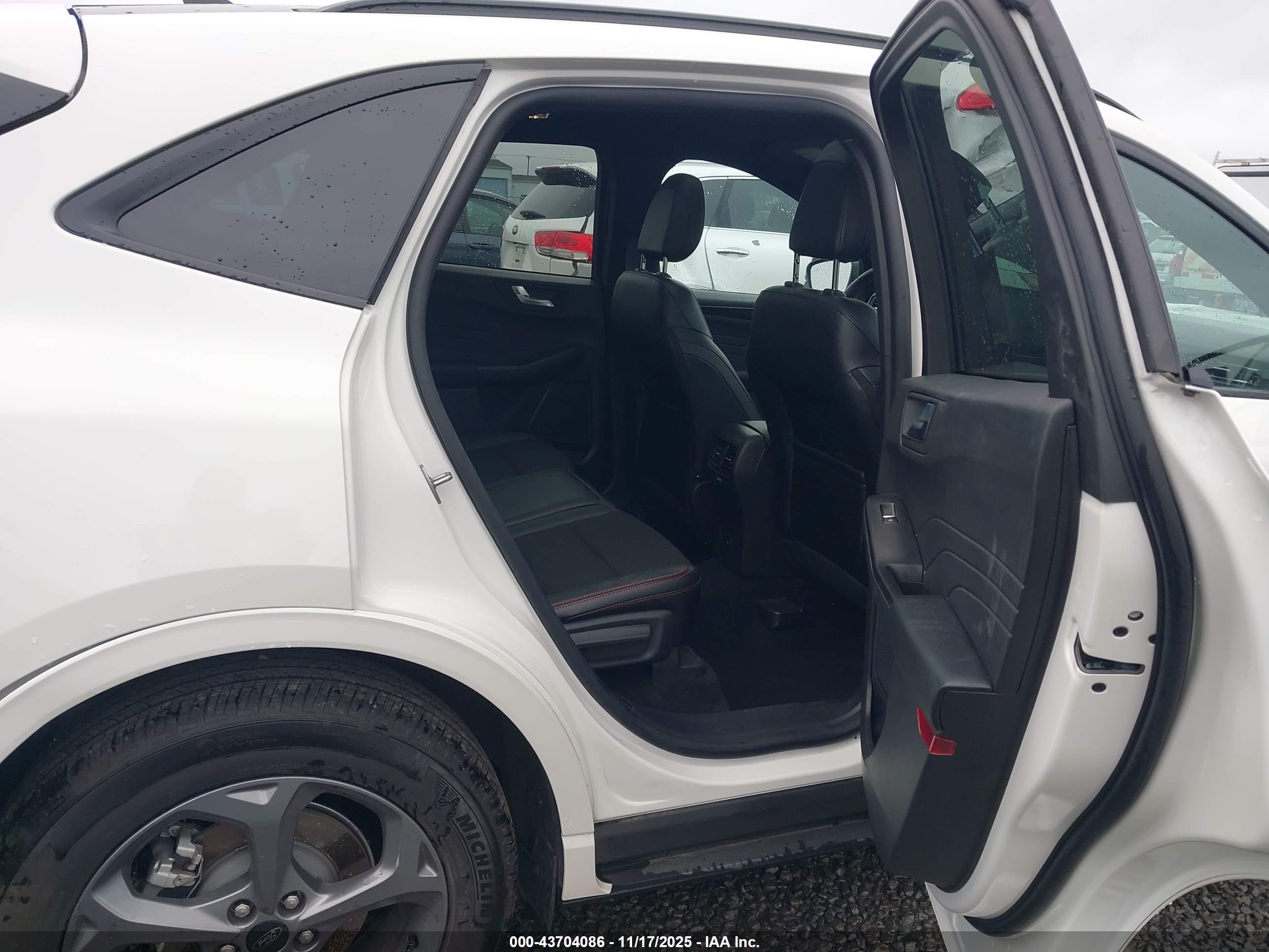 FORD ESCAPE image 8