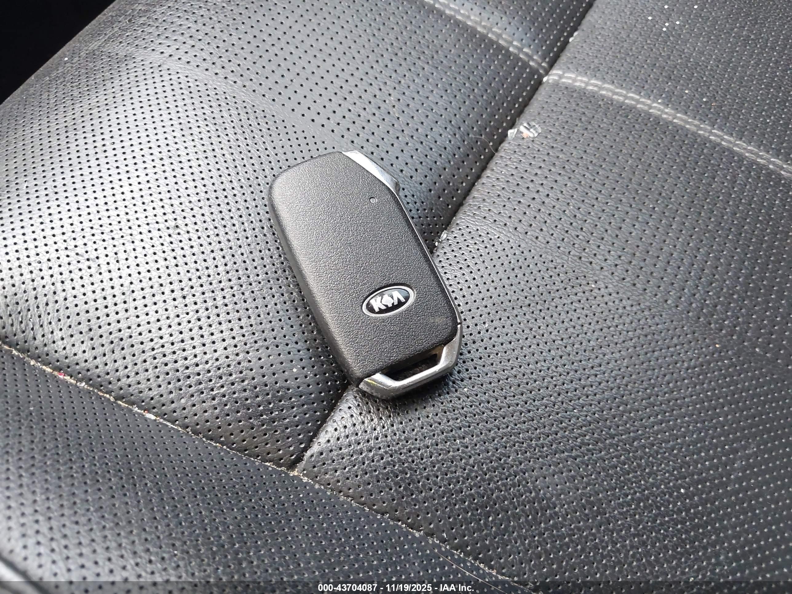 KIA TELLURIDE image 11