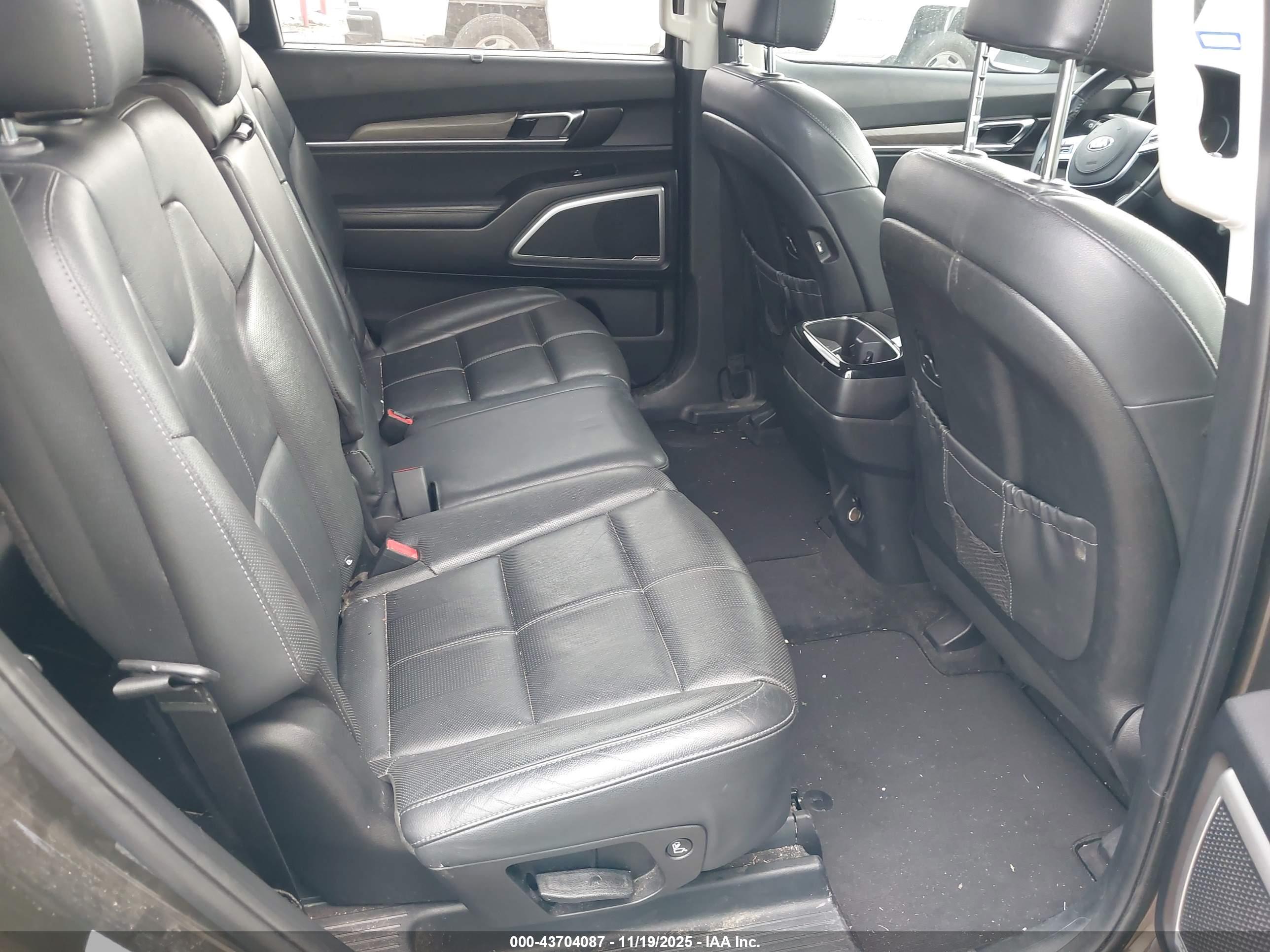 KIA TELLURIDE image 8