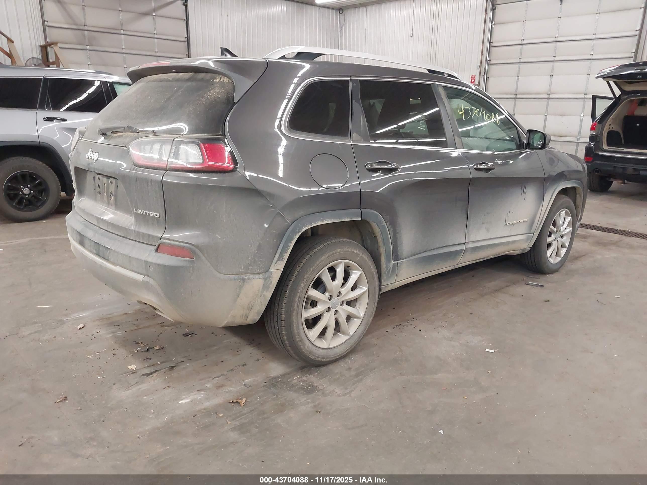 JEEP CHEROKEE image 4