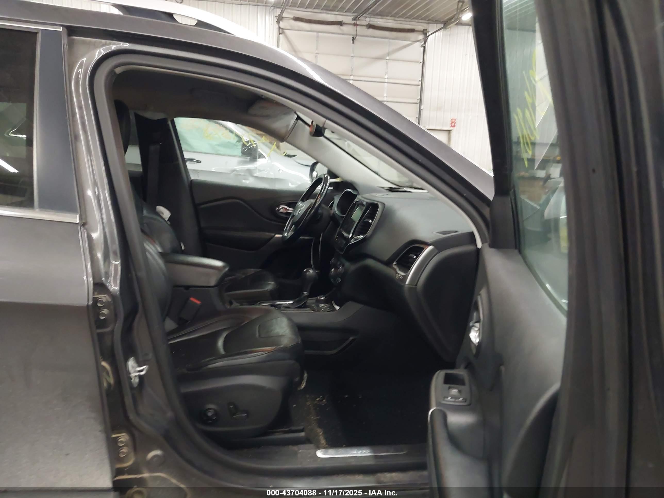JEEP CHEROKEE image 5
