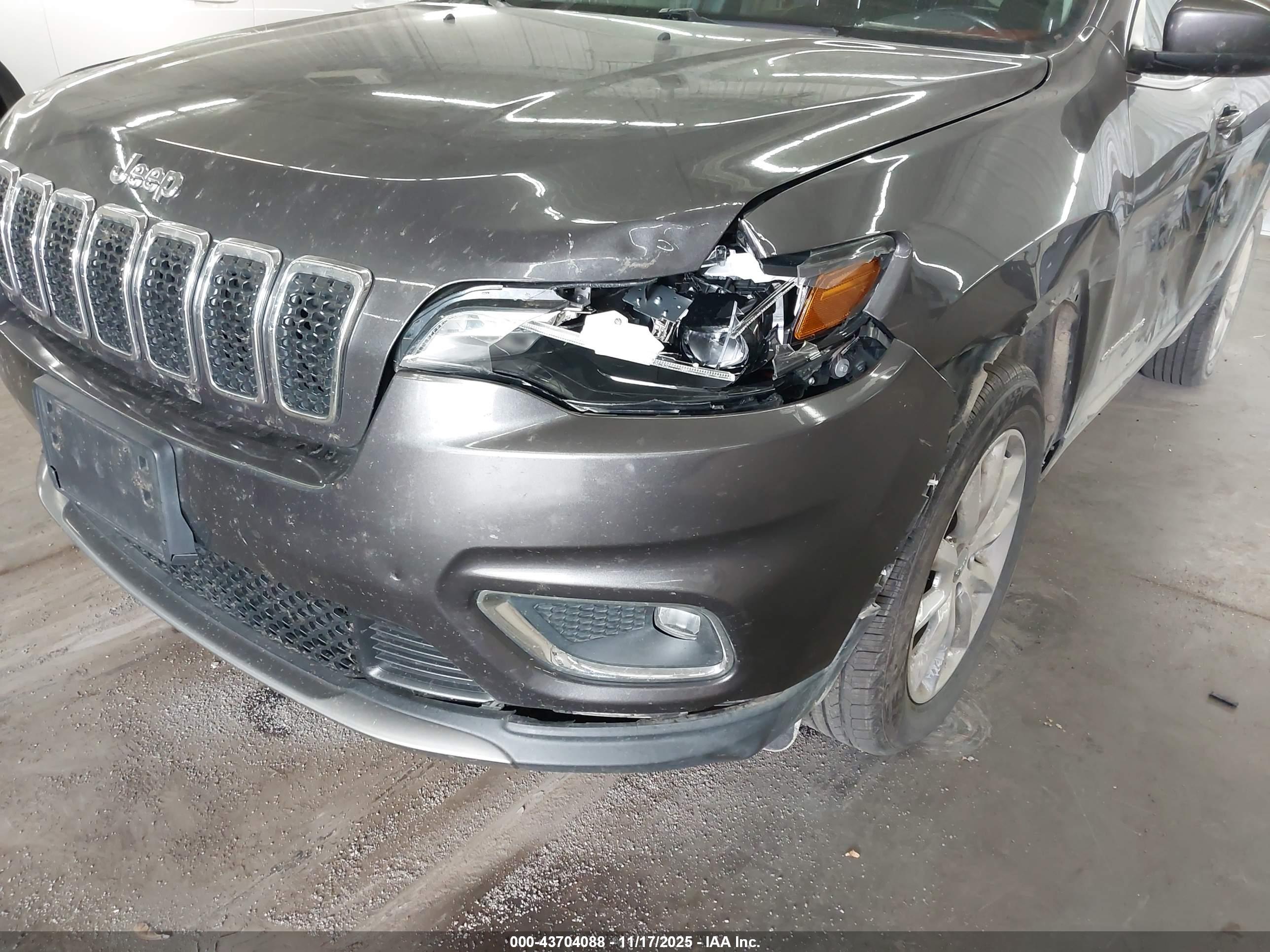 JEEP CHEROKEE image 6