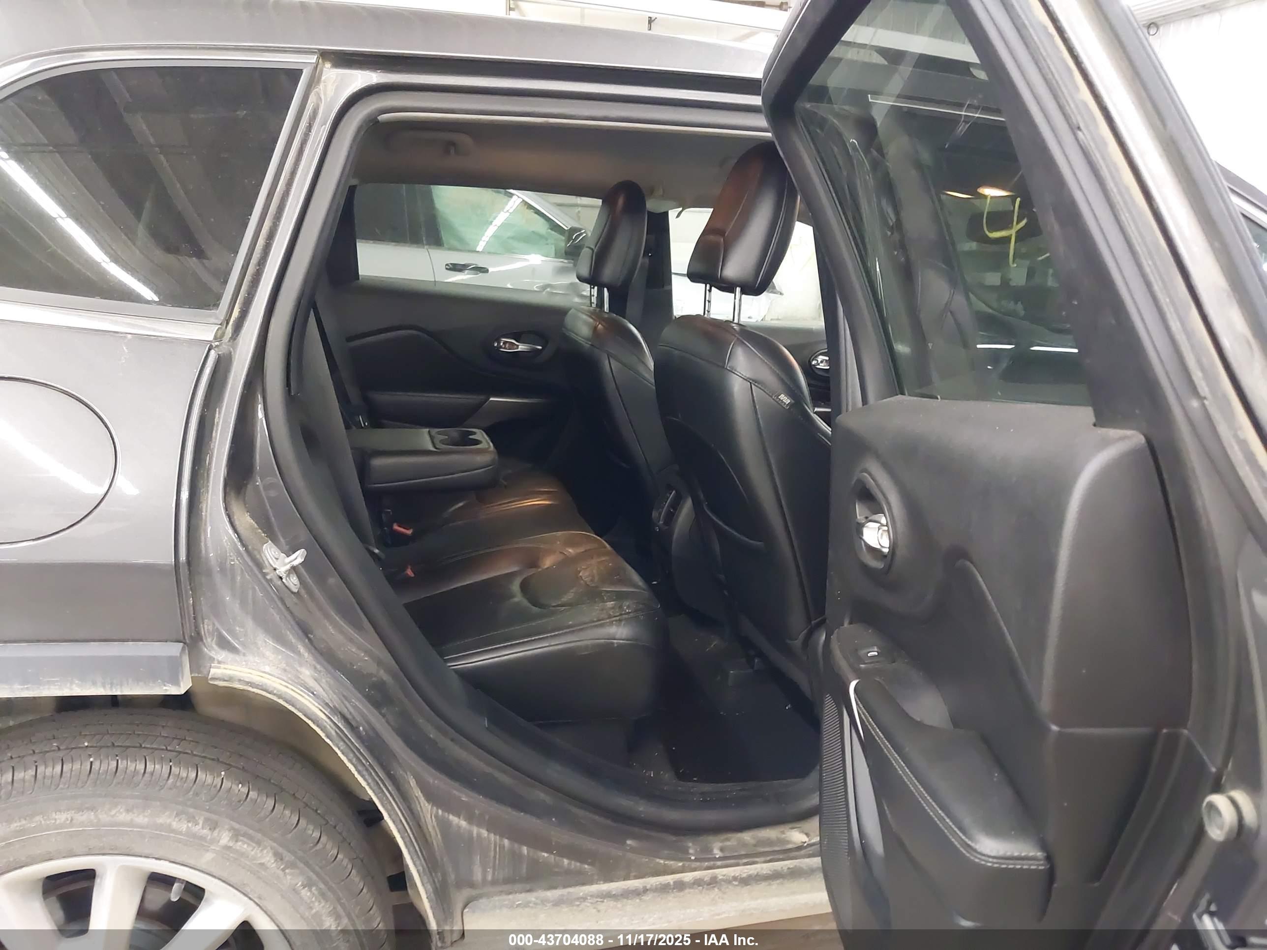 JEEP CHEROKEE image 8