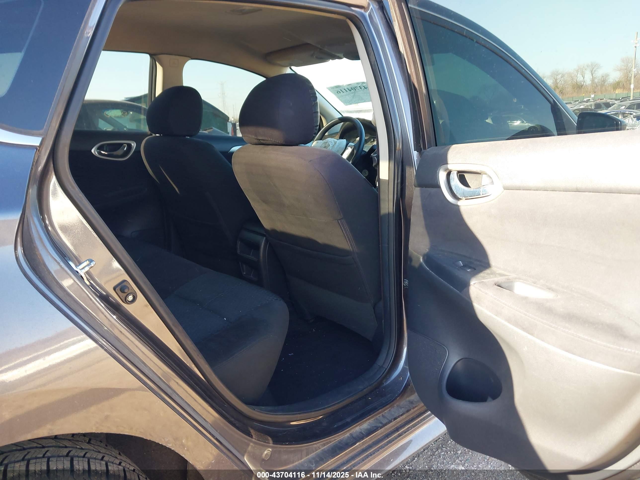 NISSAN SENTRA image 8