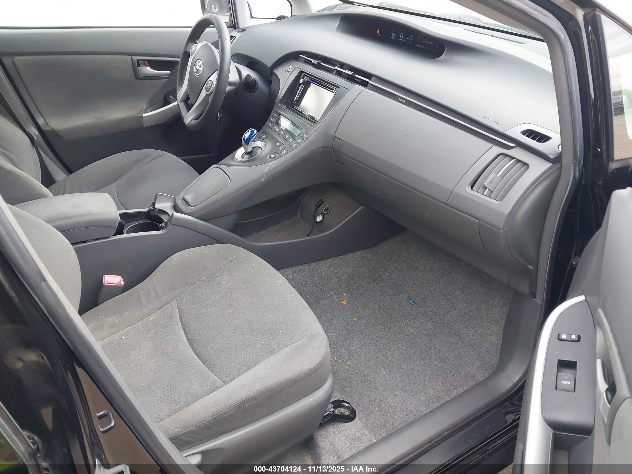 TOYOTA PRIUS image 5