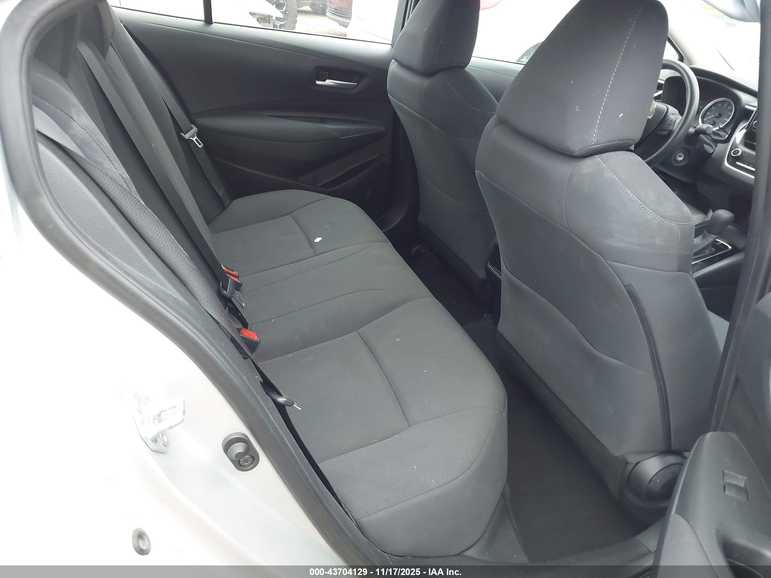 TOYOTA COROLLA image 8