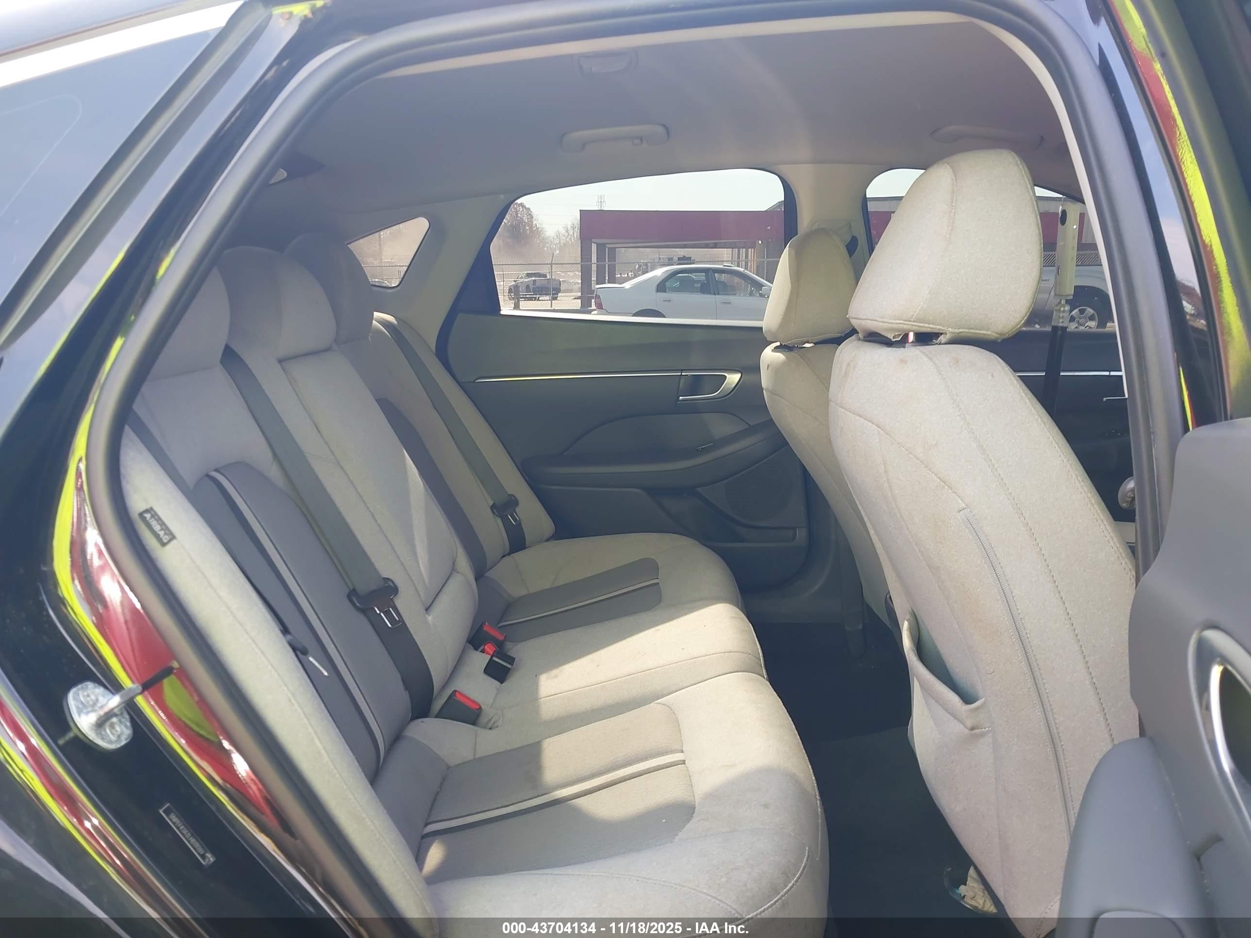 HYUNDAI SONATA image 8