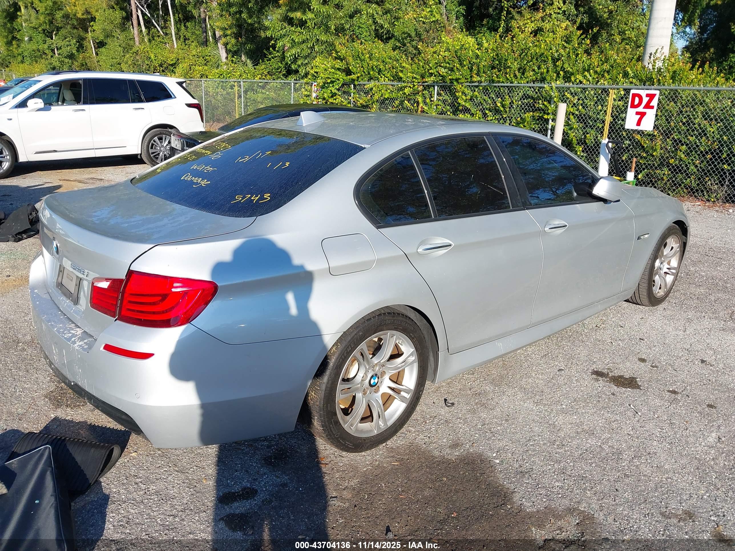 BMW 528I image 4