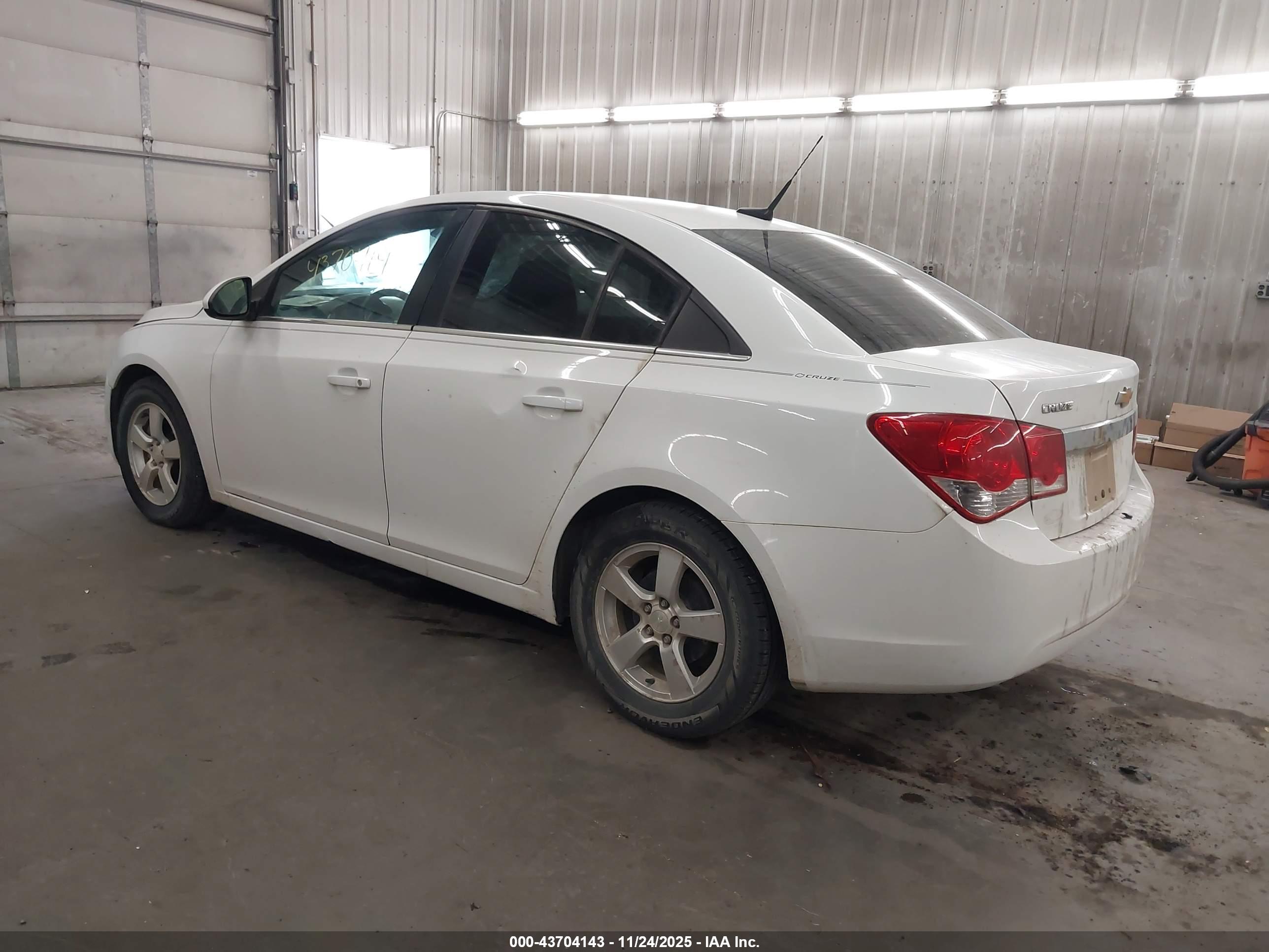 CHEVROLET CRUZE image 3