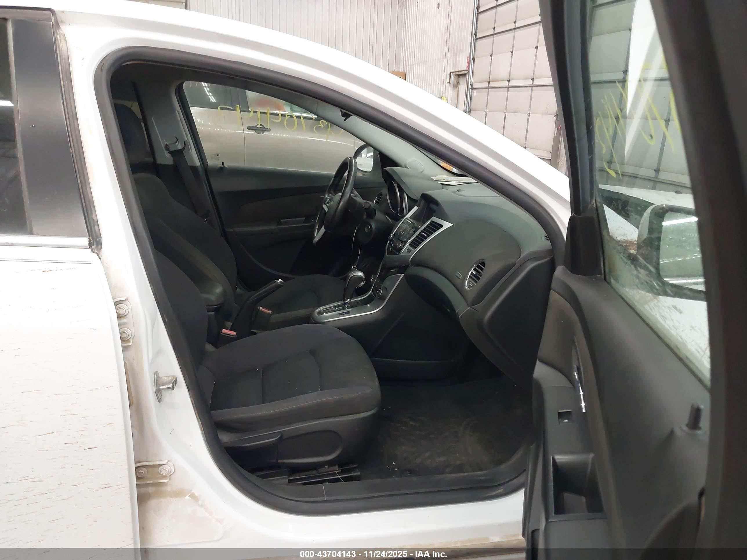 CHEVROLET CRUZE image 5