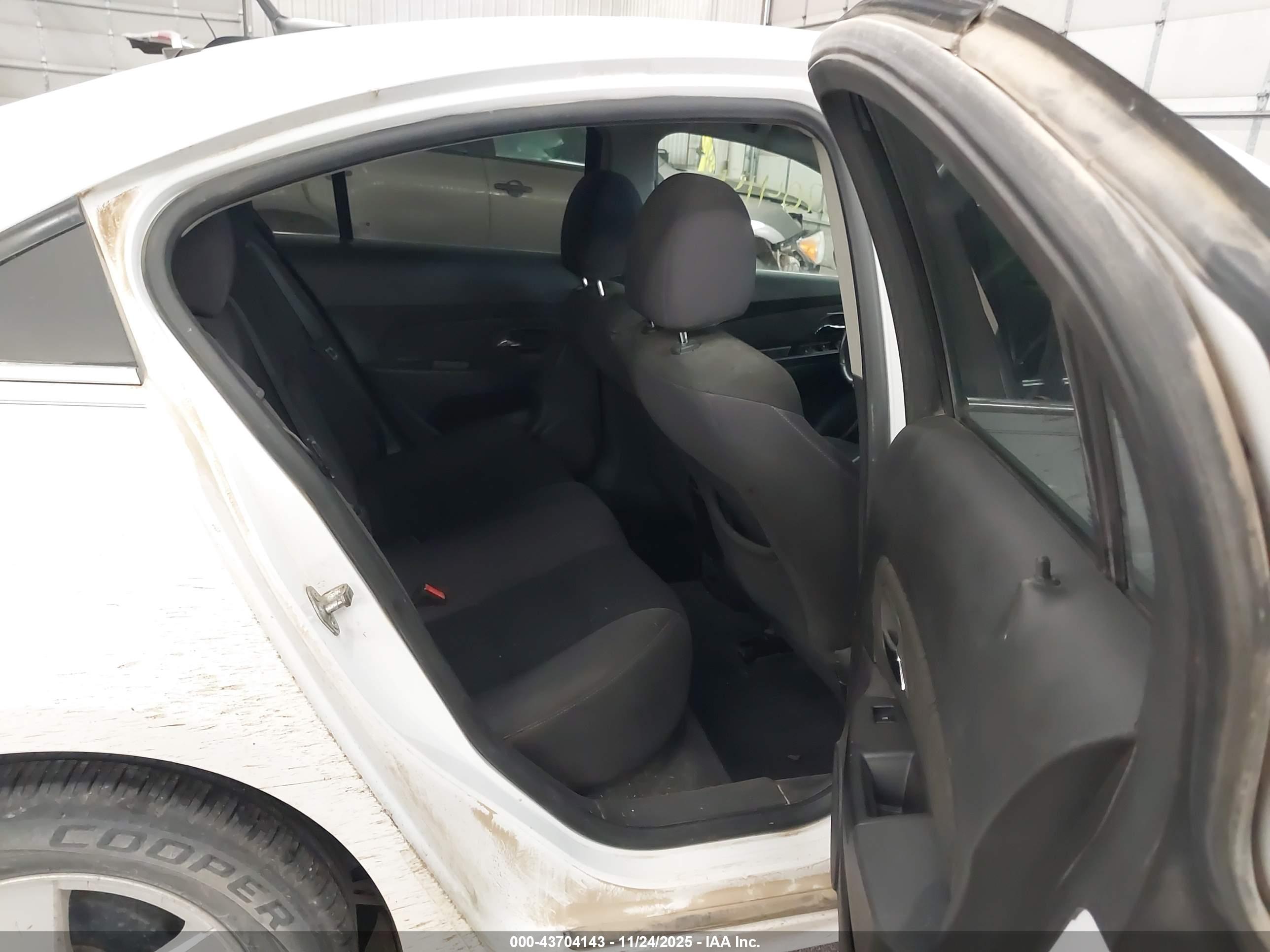 CHEVROLET CRUZE image 8