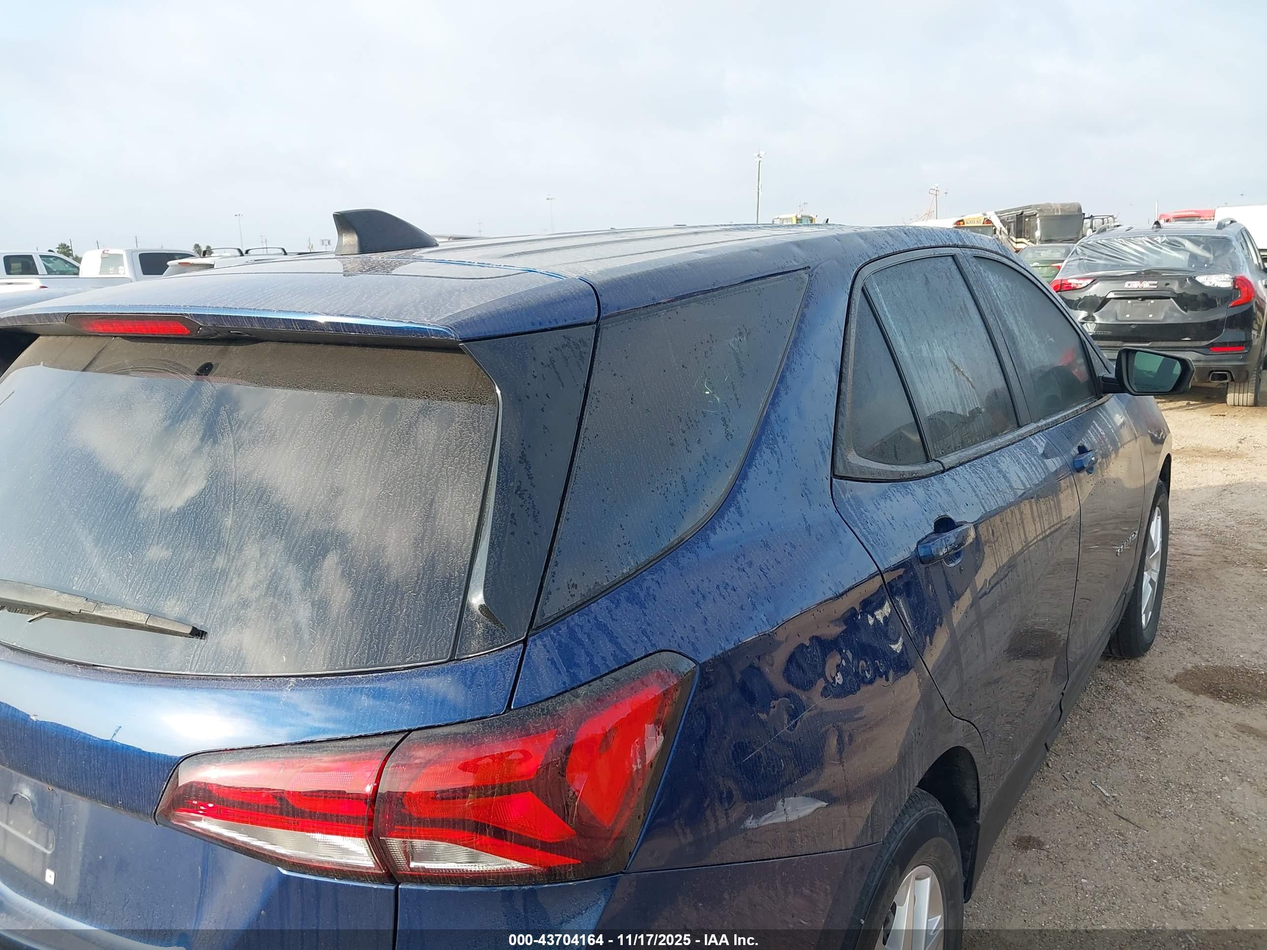 CHEVROLET EQUINOX image 6