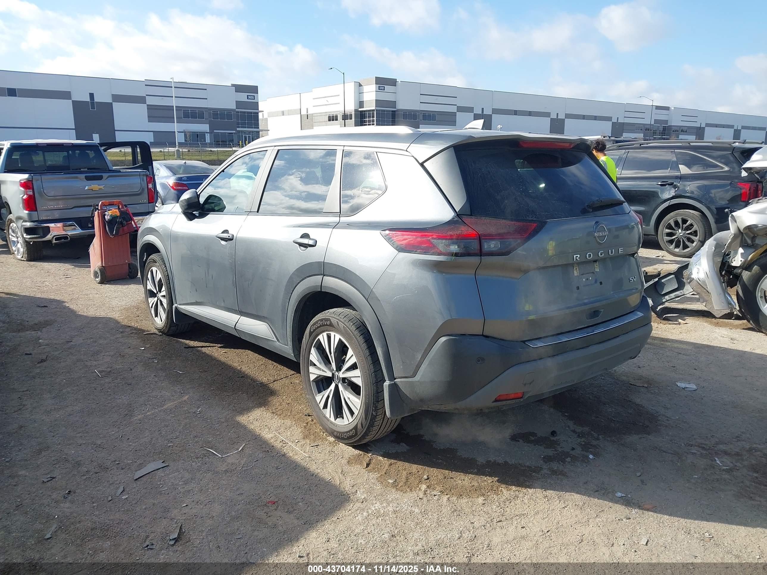 NISSAN ROGUE image 3
