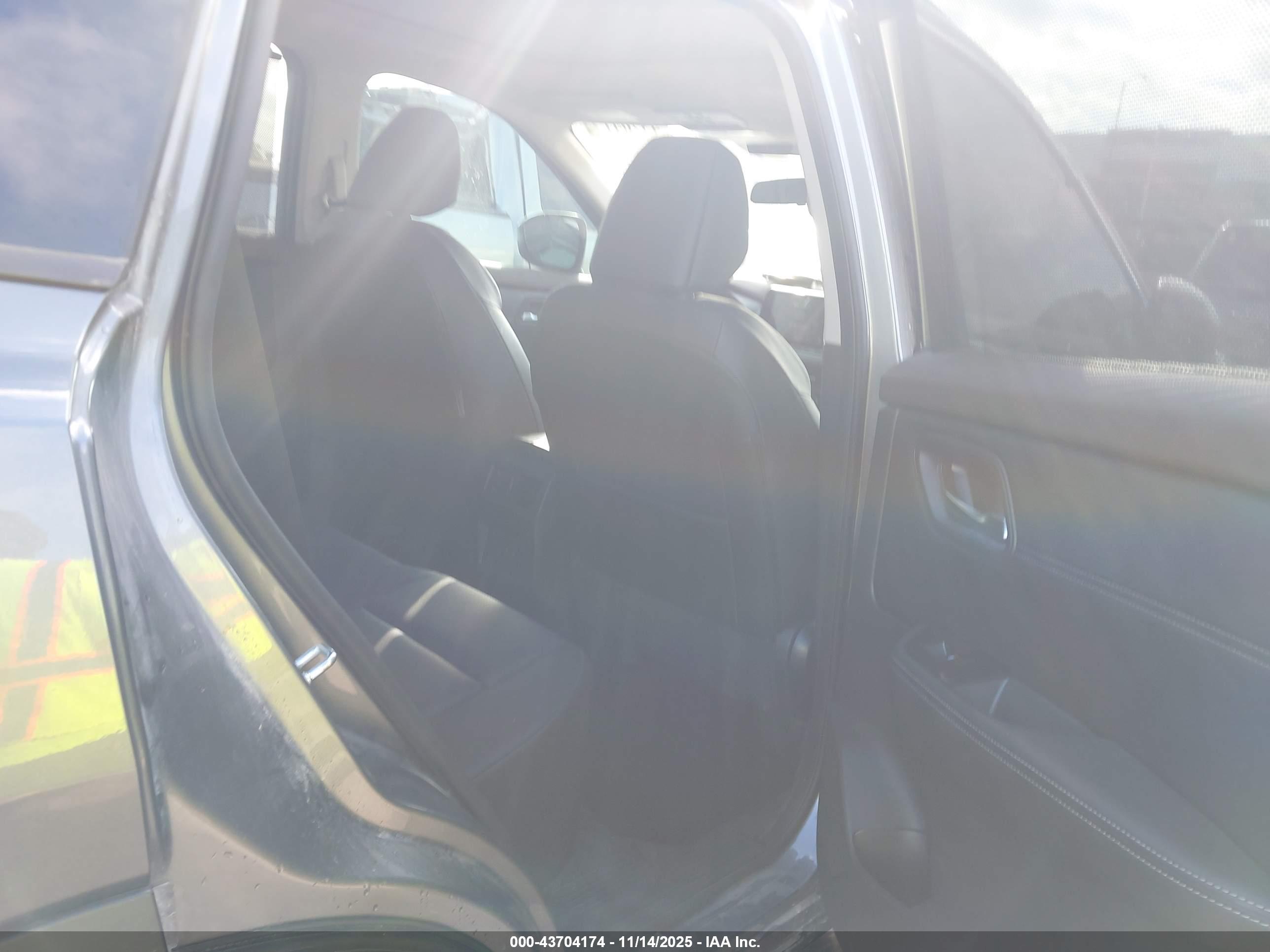 NISSAN ROGUE image 8