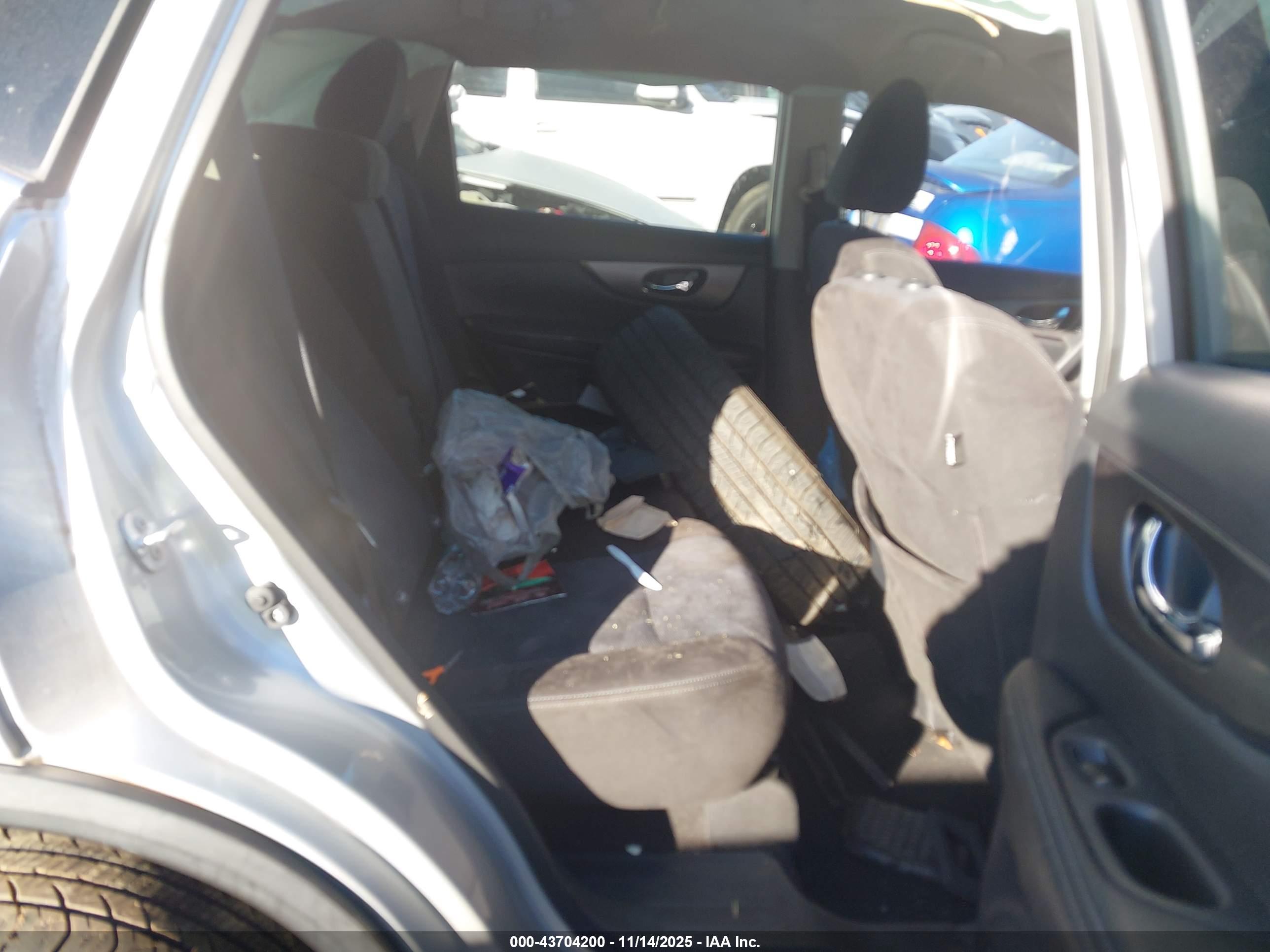 NISSAN ROGUE image 8