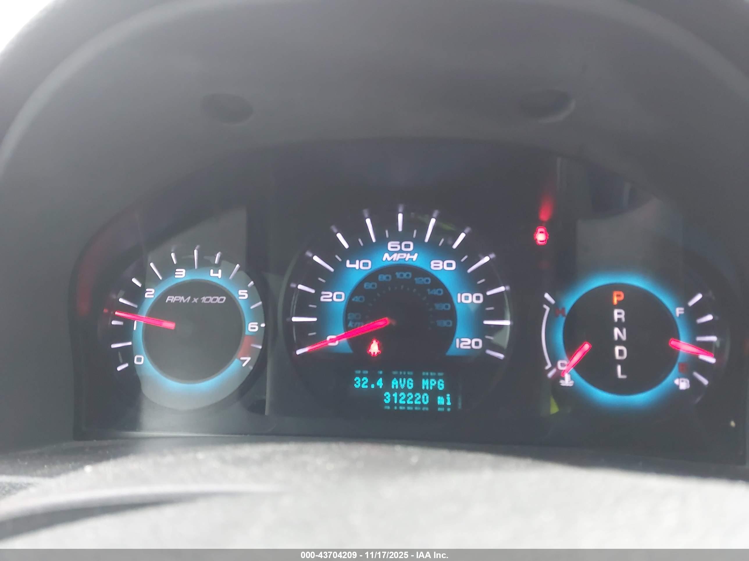 FORD FUSION image 7