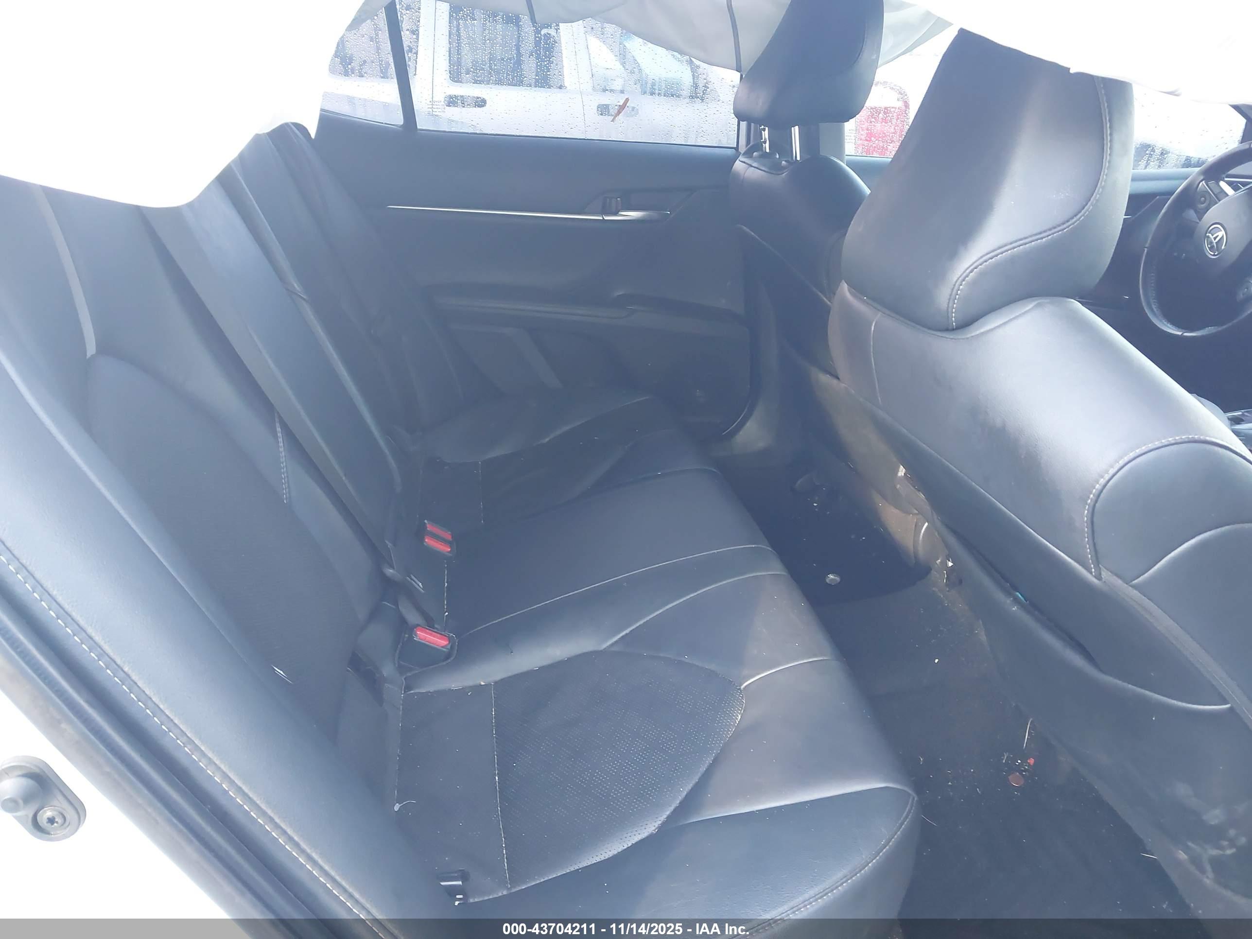 TOYOTA CAMRY image 8
