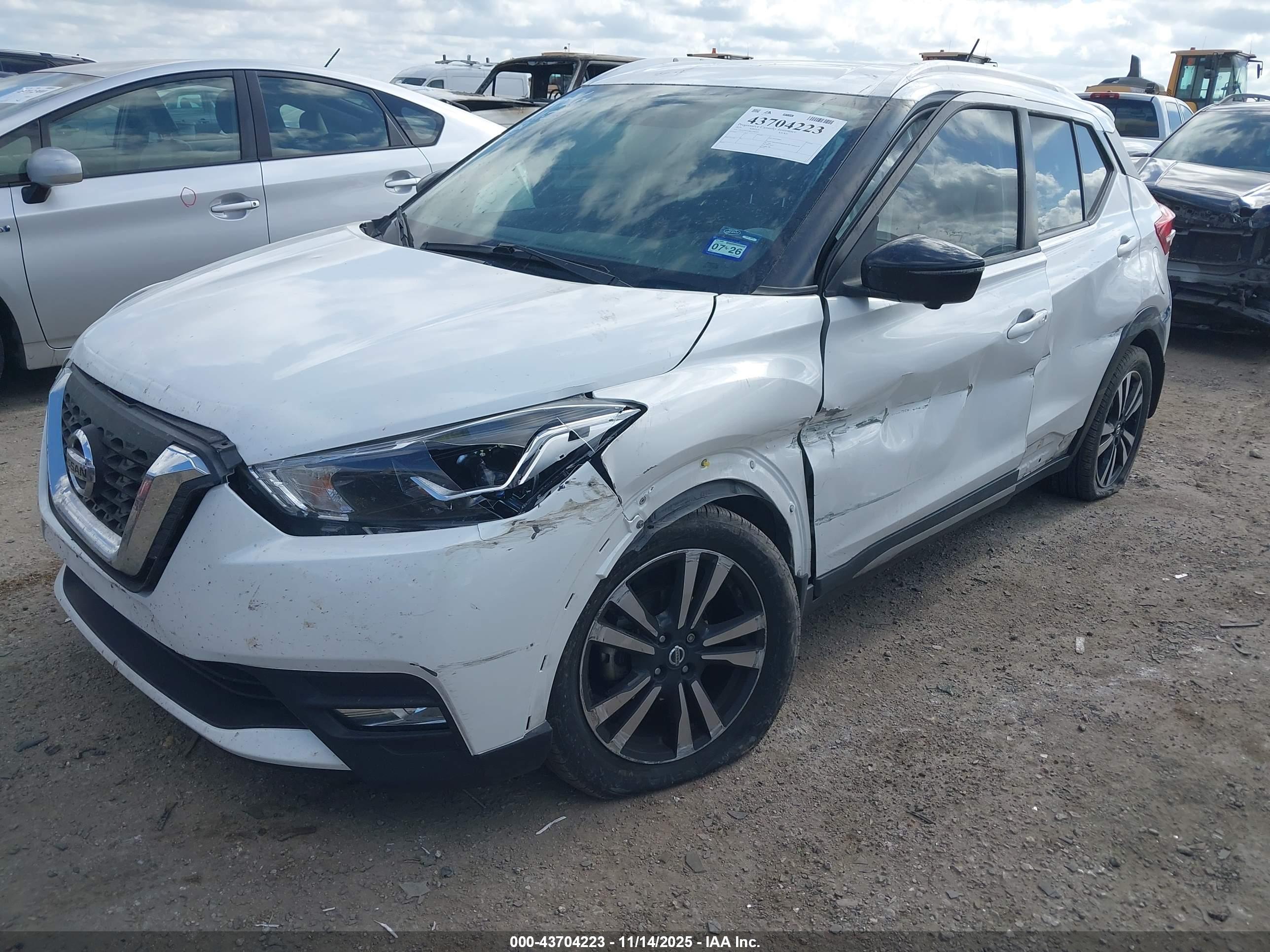 NISSAN KICKS image 2