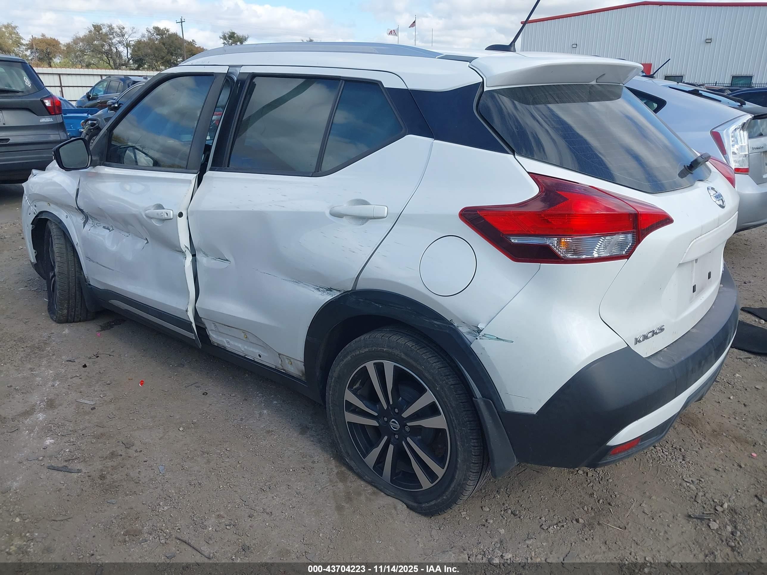 NISSAN KICKS image 3